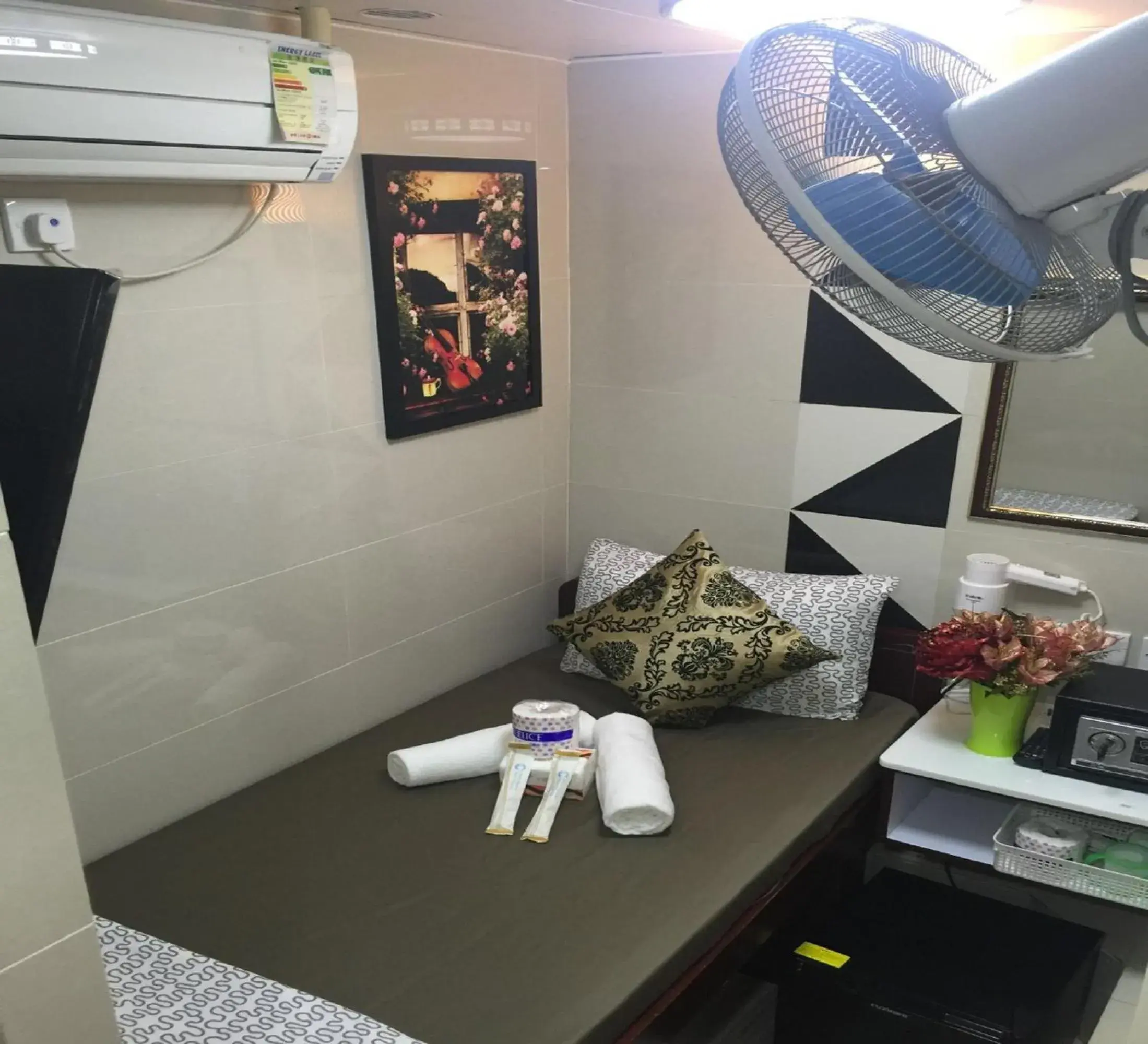 Standard Single Room in Hi-Inn Standard Single Room in Hi-Inn