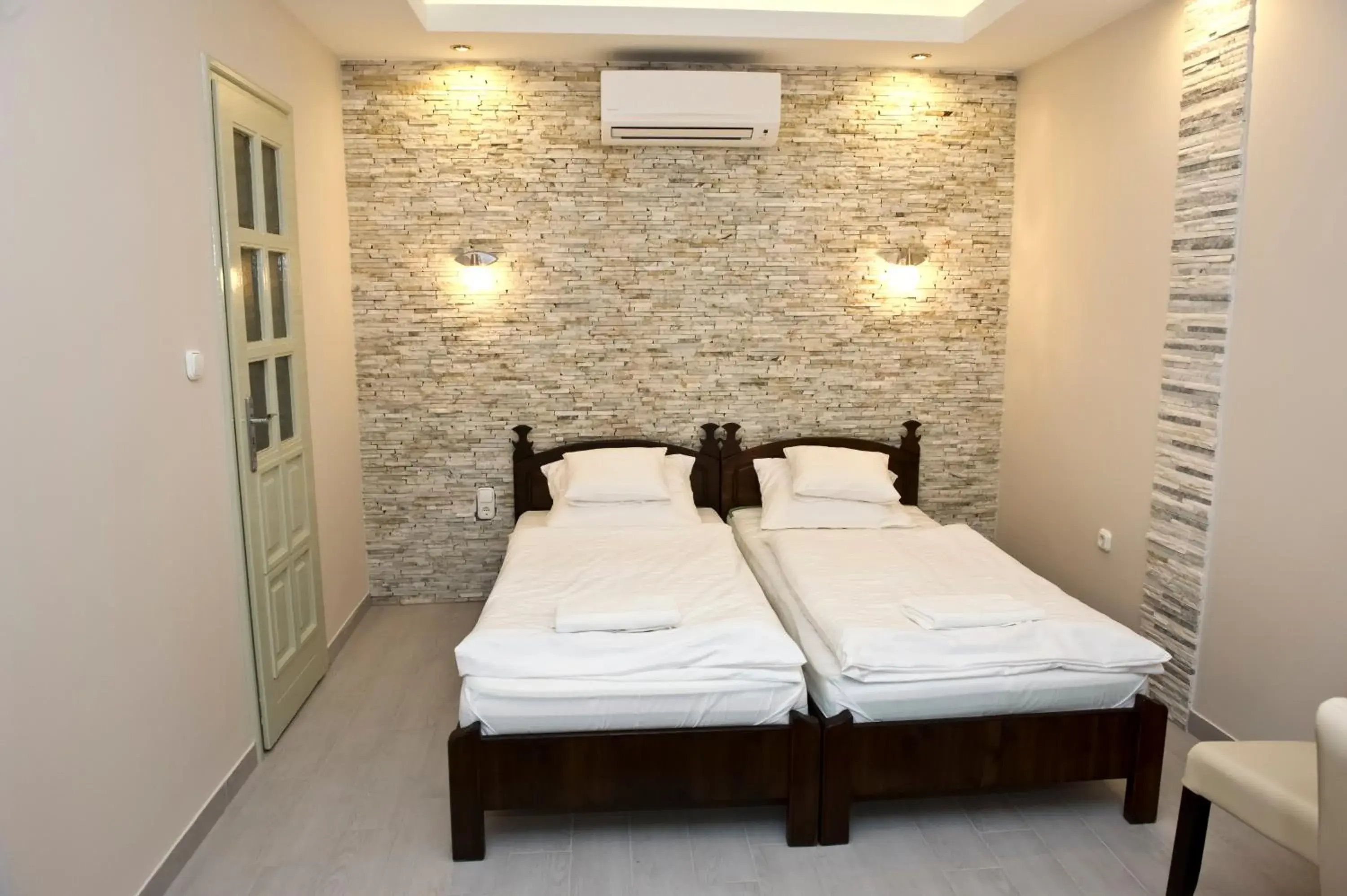 One-Bedroom Apartment in Kemence Csárda és Szálloda One-Bedroom Apartment in Kemence Csárda és Szálloda