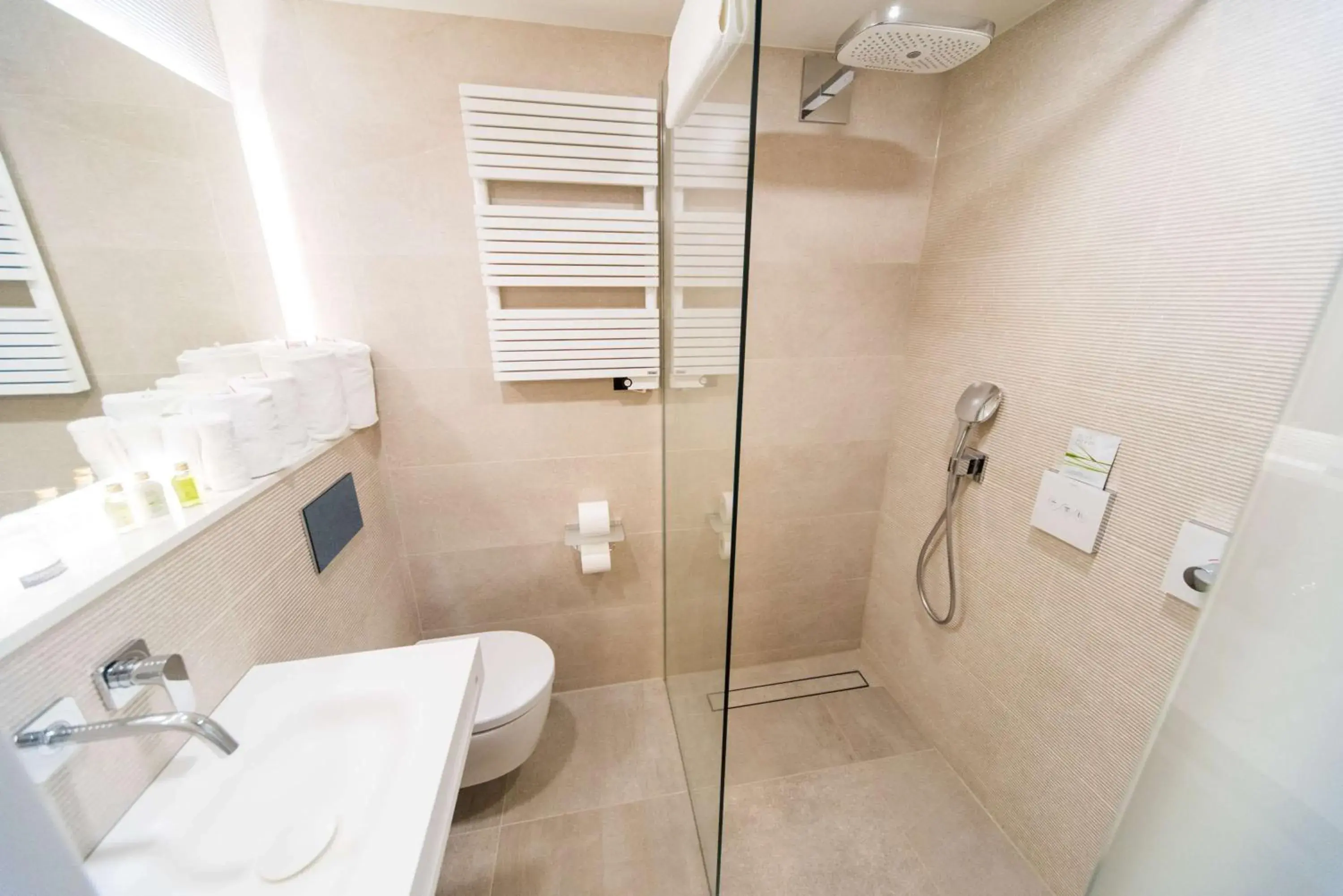 Deluxe King Room in Good Seasons Hotel Den Bosch Deluxe King Room in Good Seasons Hotel Den Bosch