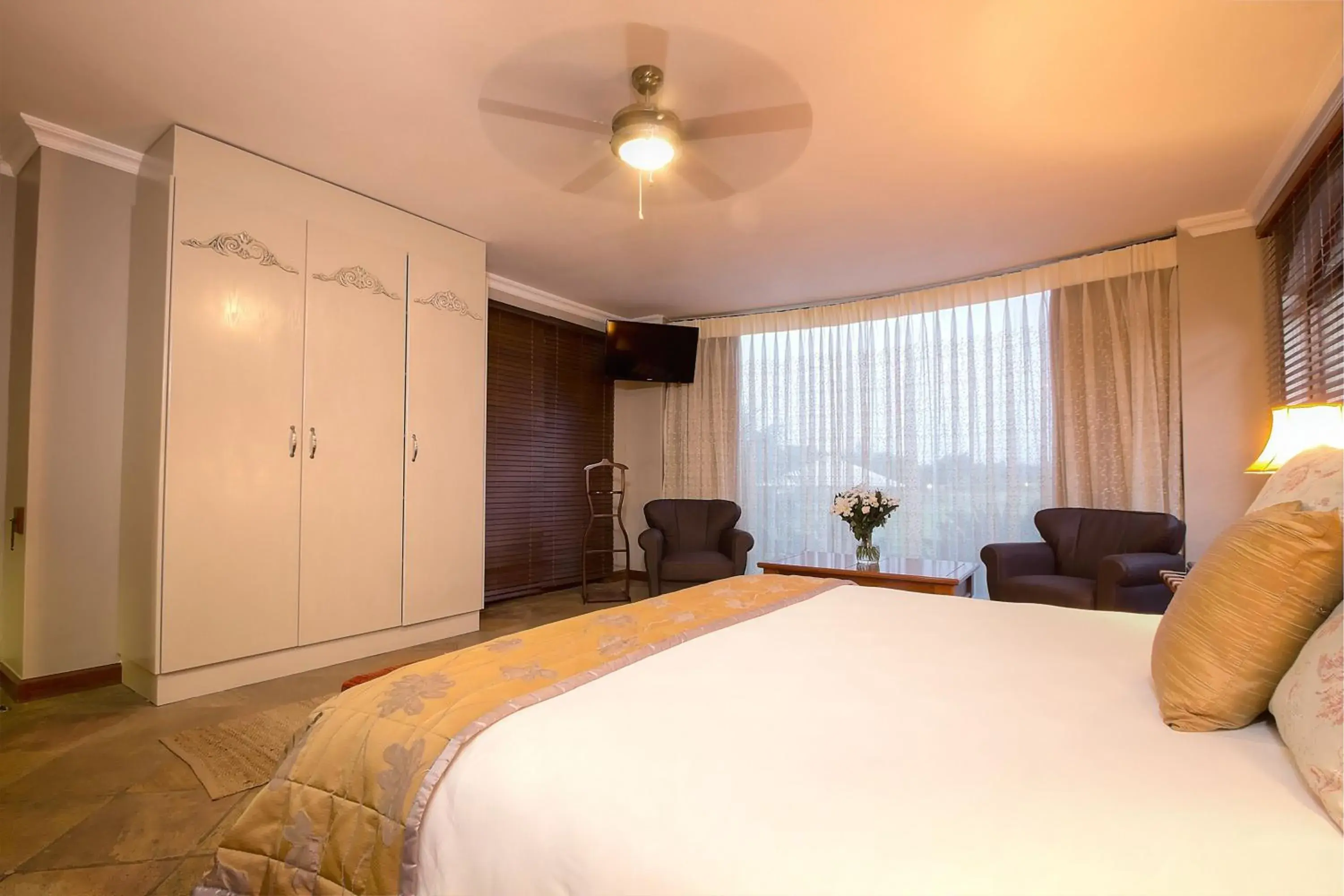 Superior King Room in Leopardsong Manor Superior King Room in Leopardsong Manor