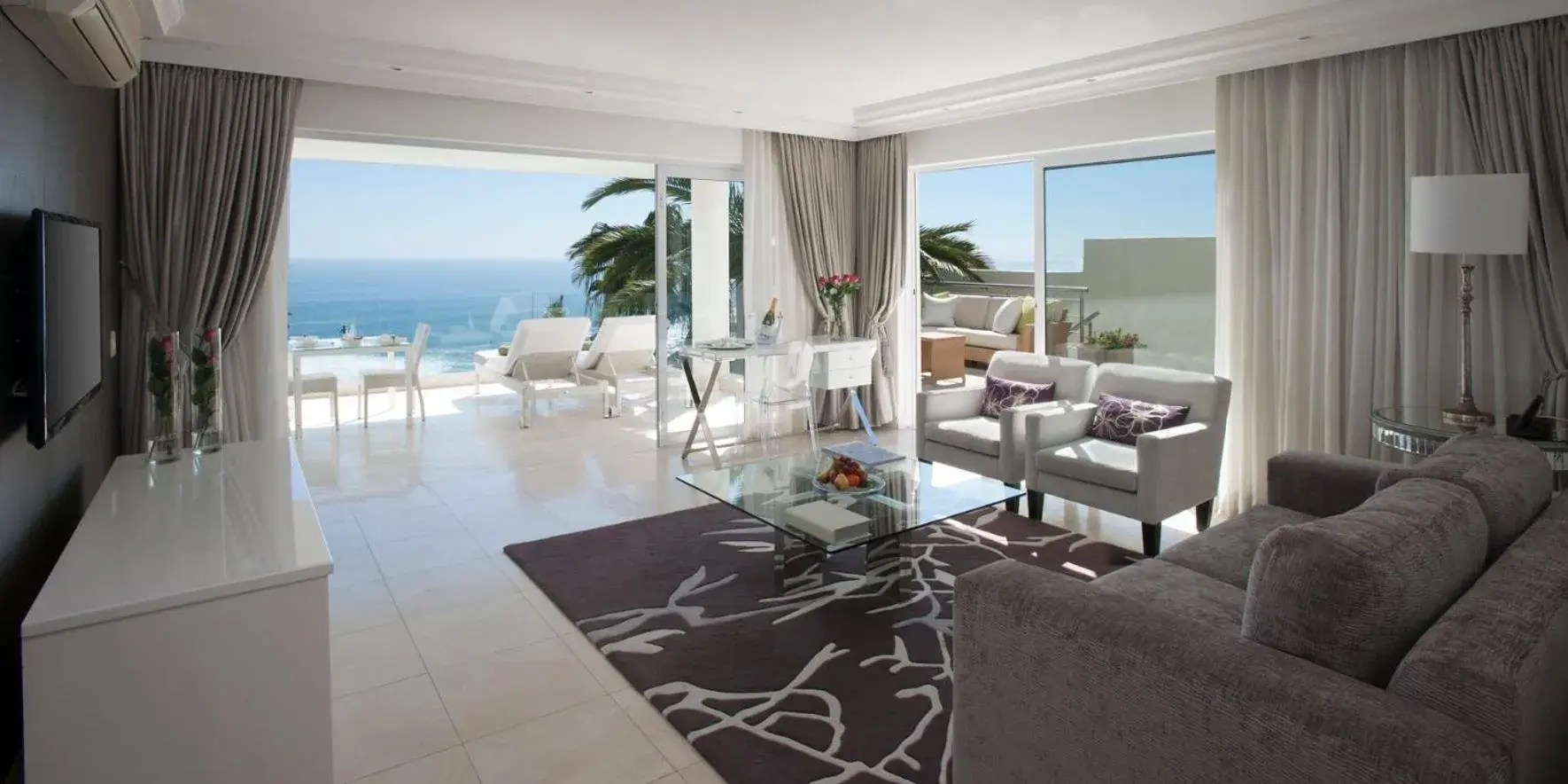 Clarendon Suite in The Clarendon - Bantry Bay Clarendon Suite in The Clarendon - Bantry Bay