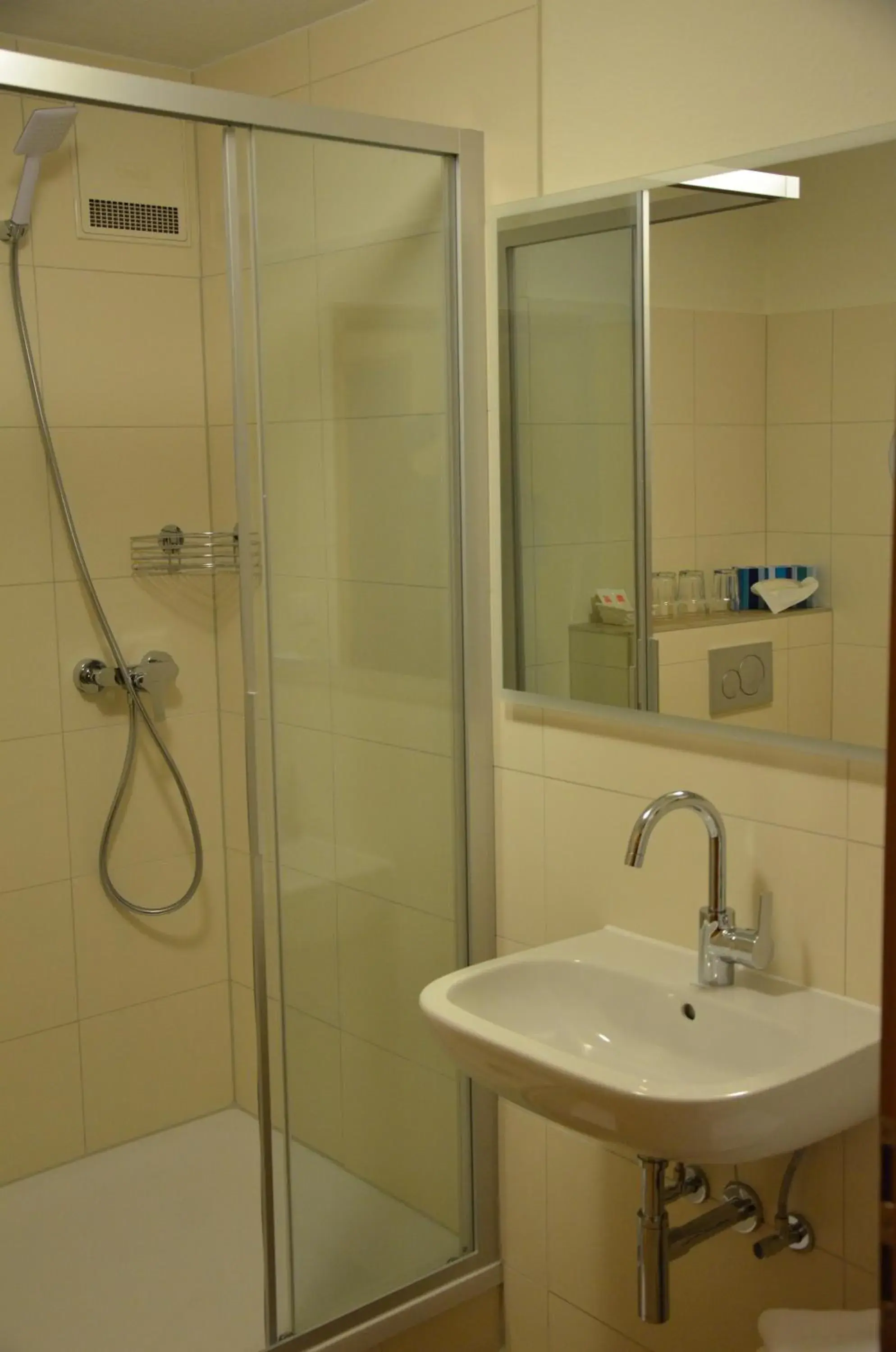 Comfort Triple Room in Badischer Hof Comfort Triple Room in Badischer Hof