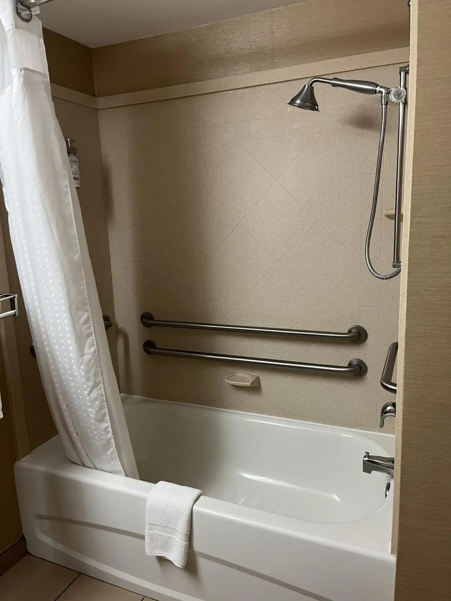 Standard Queen Room with Two Queen Beds and Mobility Accessible Tub in Holiday Inn Express Charles Town by IHG Standard Queen Room with Two Queen Beds and Mobility Accessible Tub in Holiday Inn Express Charles Town by IHG
