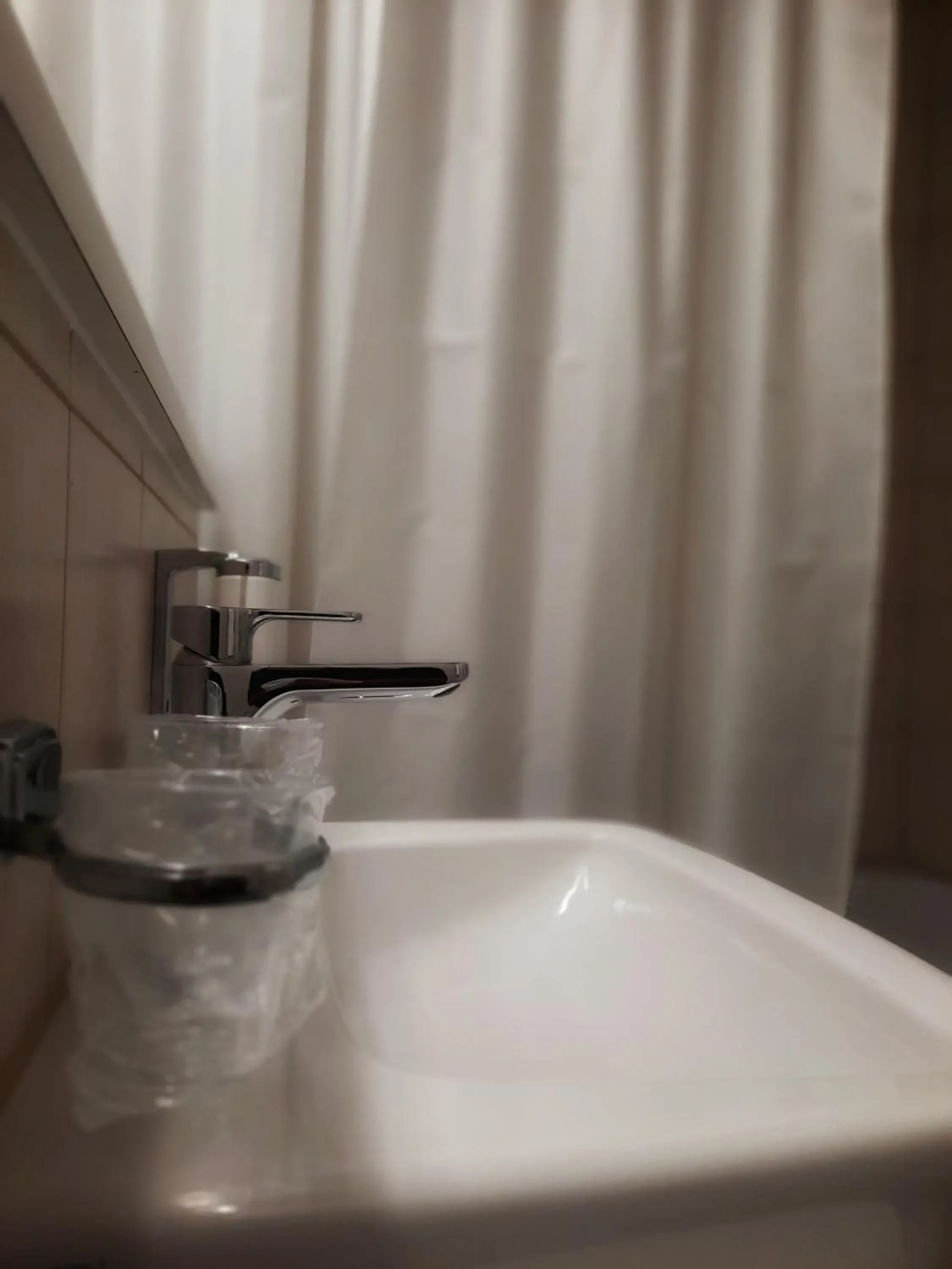 Standard Single Room with A/C - single occupancy in Hotel Crystal Interlaken Standard Single Room with A/C - single occupancy in Hotel Crystal Interlaken