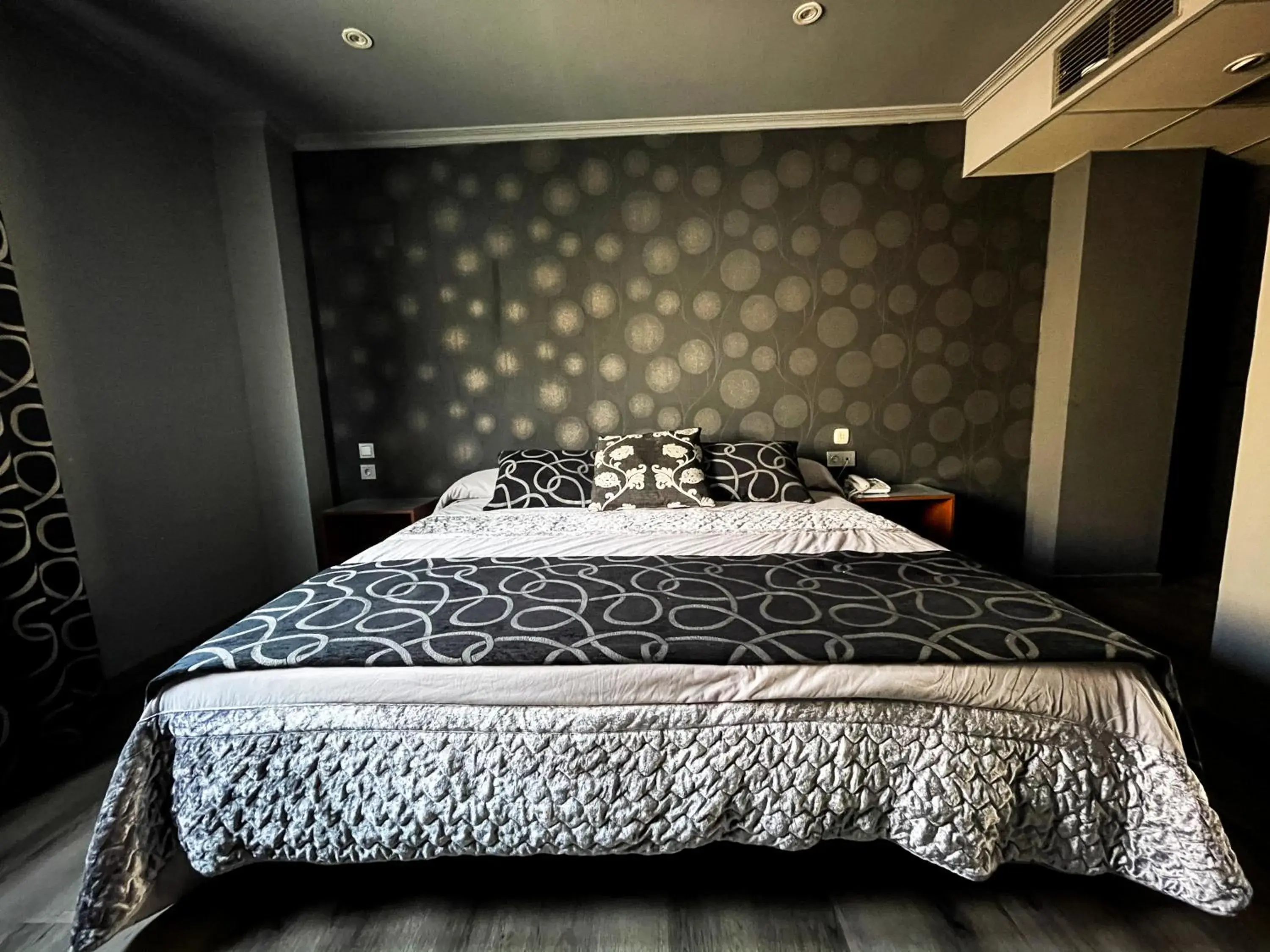 King Suite with Spa Bath in La Siesta King Suite with Spa Bath in La Siesta