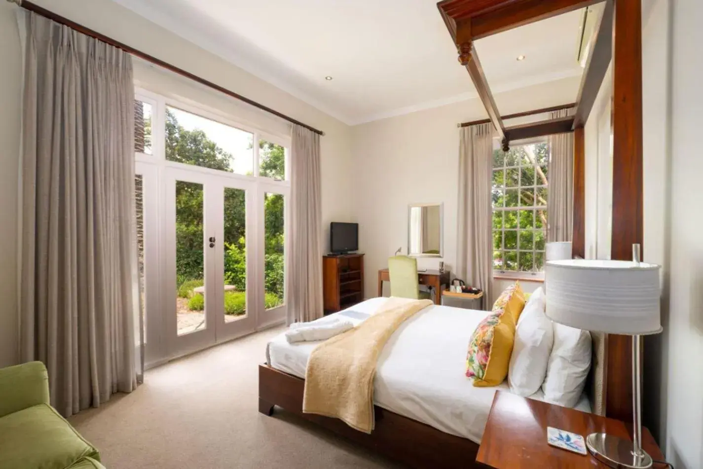 Luxury King Room - single occupancy in Wild Mushroom Country House Luxury King Room - single occupancy in Wild Mushroom Country House