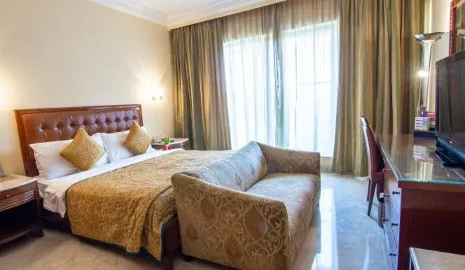 03 Bedroom apartment with Complimentary Happy Hours with 1+1 offer on Soft Beverages, Alcoholic Beverages from 5:00 PM till 8:00 PM - single occupancy in The Lalit Mumbai 03 Bedroom apartment with Complimentary Happy Hours with 1+1 offer on Soft Beverages, Alcoholic Beverages from 5:00 PM till 8:00 PM - single occupancy in The Lalit Mumbai