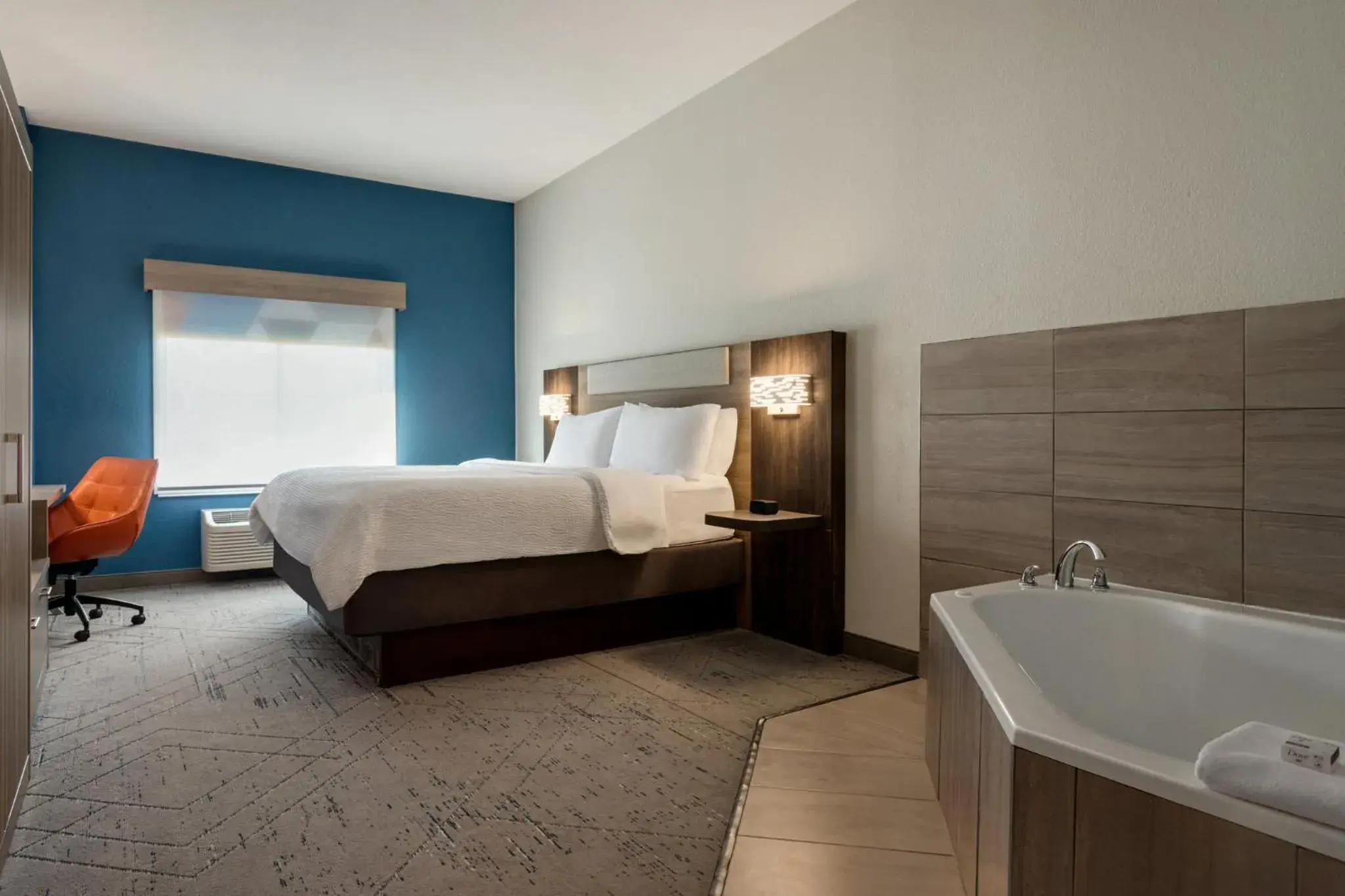 King Room with Jetted Tub in Holiday Inn Express & Suites Forrest City by IHG King Room with Jetted Tub in Holiday Inn Express & Suites Forrest City by IHG