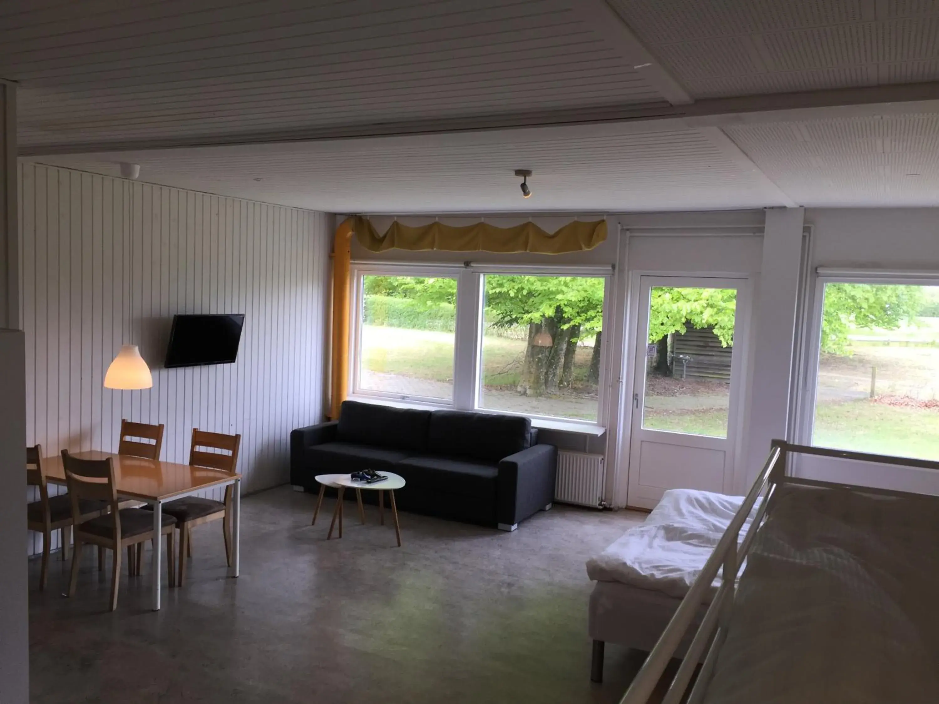 Big Studio Apartment with Private Bathroom & Shared Kitchen in Hestkær Family Rooms Big Studio Apartment with Private Bathroom & Shared Kitchen in Hestkær Family Rooms