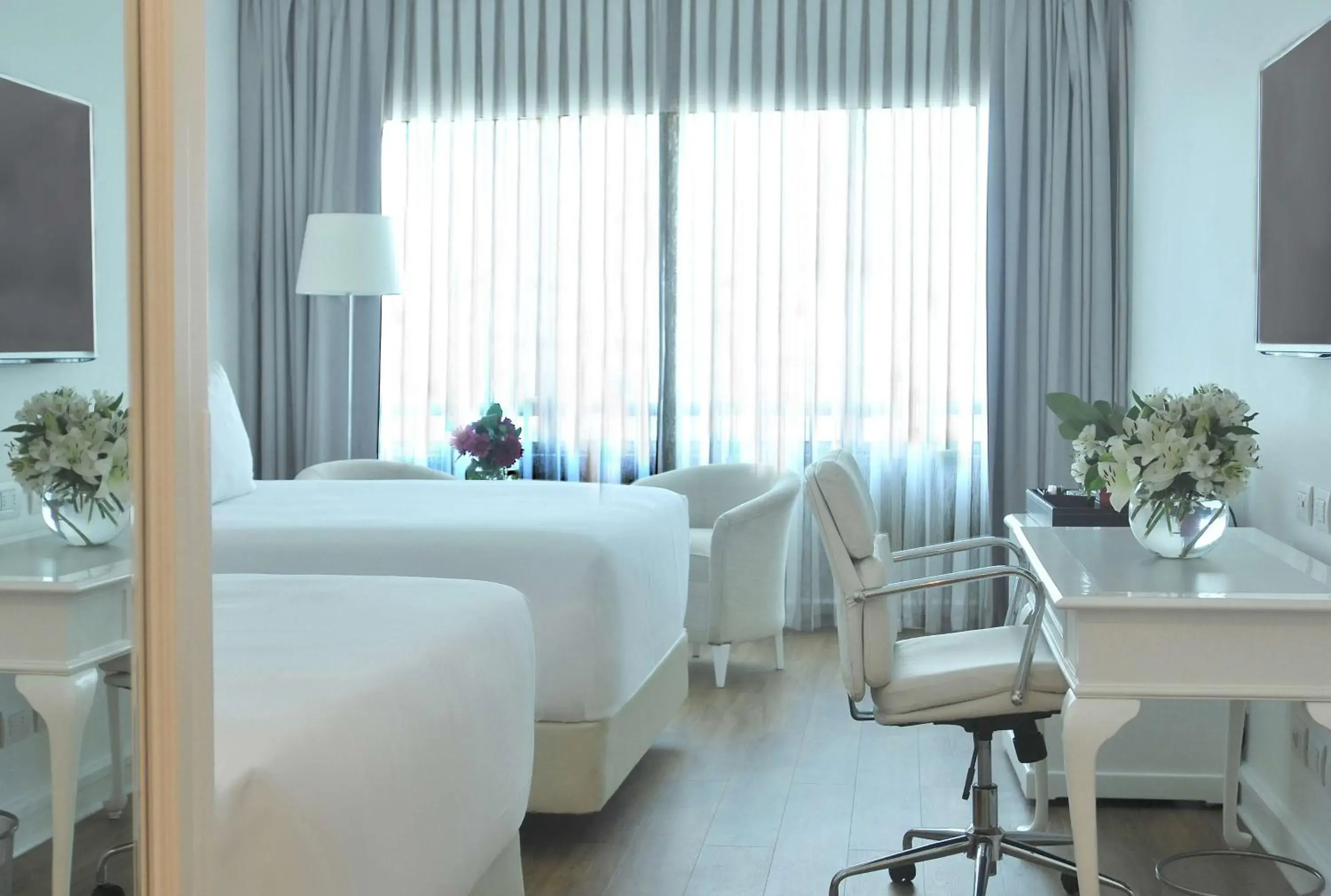 Superior Double or Twin Room in NH Collection Plaza Santiago Superior Double or Twin Room in NH Collection Plaza Santiago