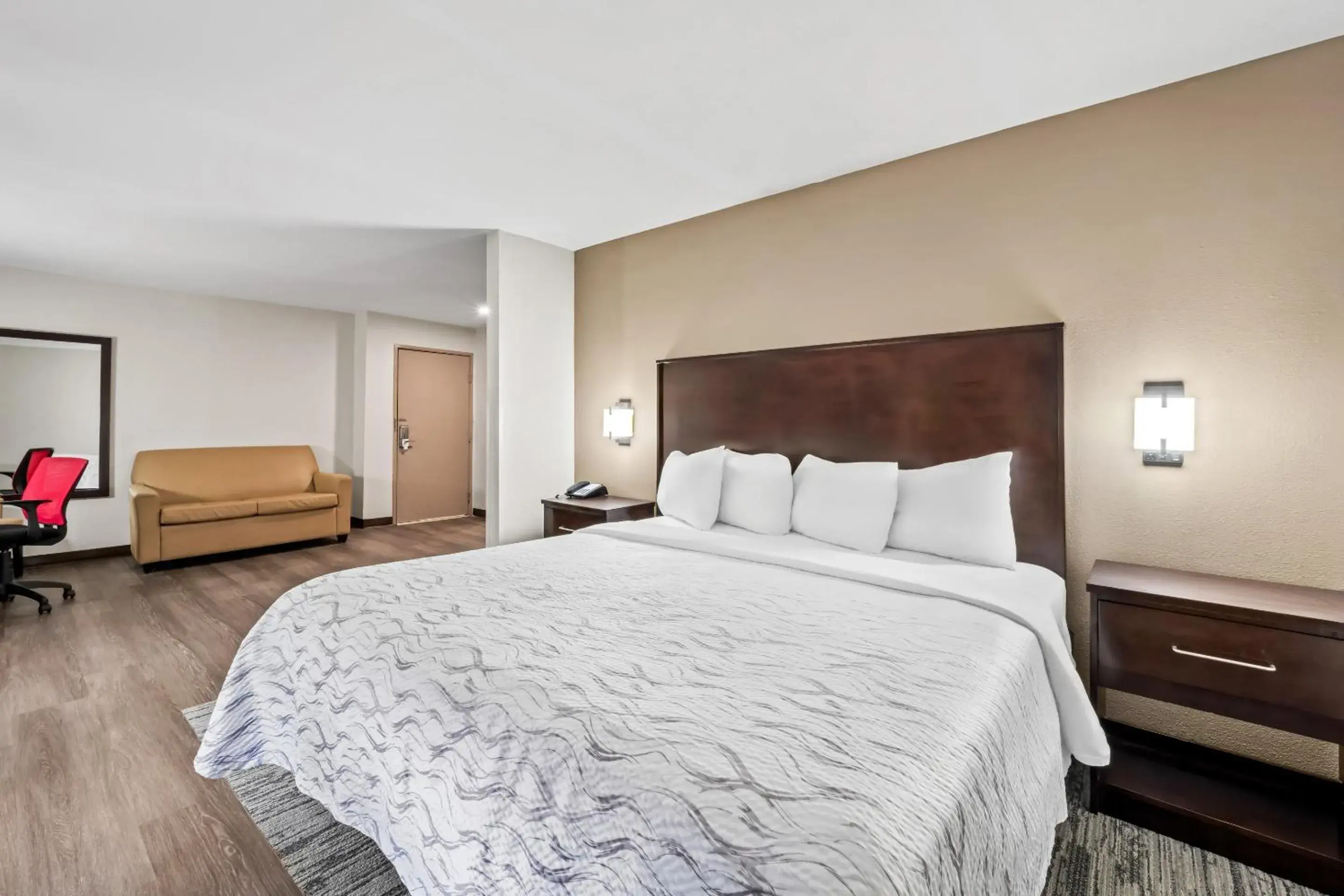 Deluxe King Room Smoke Free in Red Roof PLUS Henderson Deluxe King Room Smoke Free in Red Roof PLUS Henderson