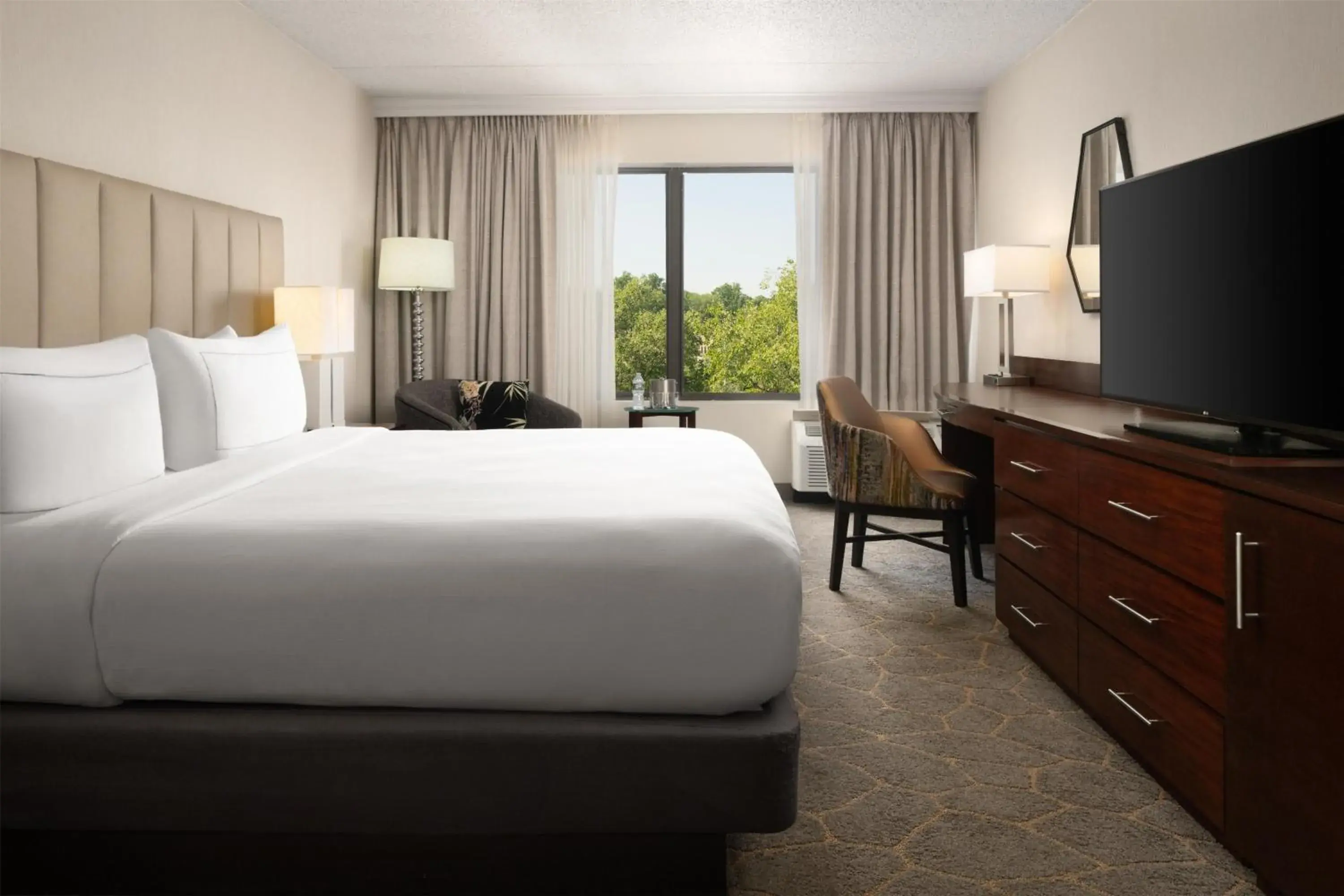 King Room - Hearing Access in DoubleTree by Hilton Fairfield Hotel & Suites King Room - Hearing Access in DoubleTree by Hilton Fairfield Hotel & Suites