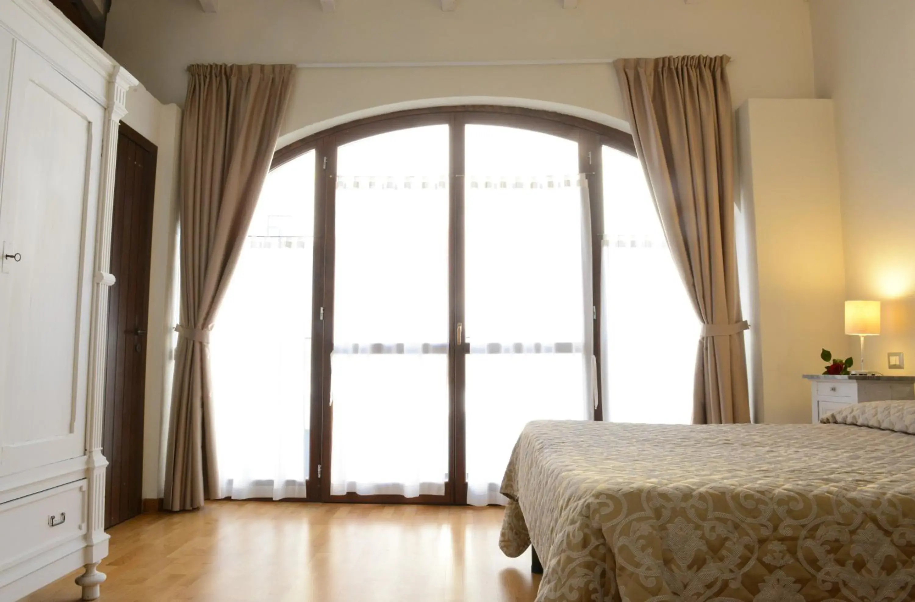 One-Bedroom Suite with Sofa Bed in Relais Palazzo Paleologi Sec.XIV One-Bedroom Suite with Sofa Bed in Relais Palazzo Paleologi Sec.XIV