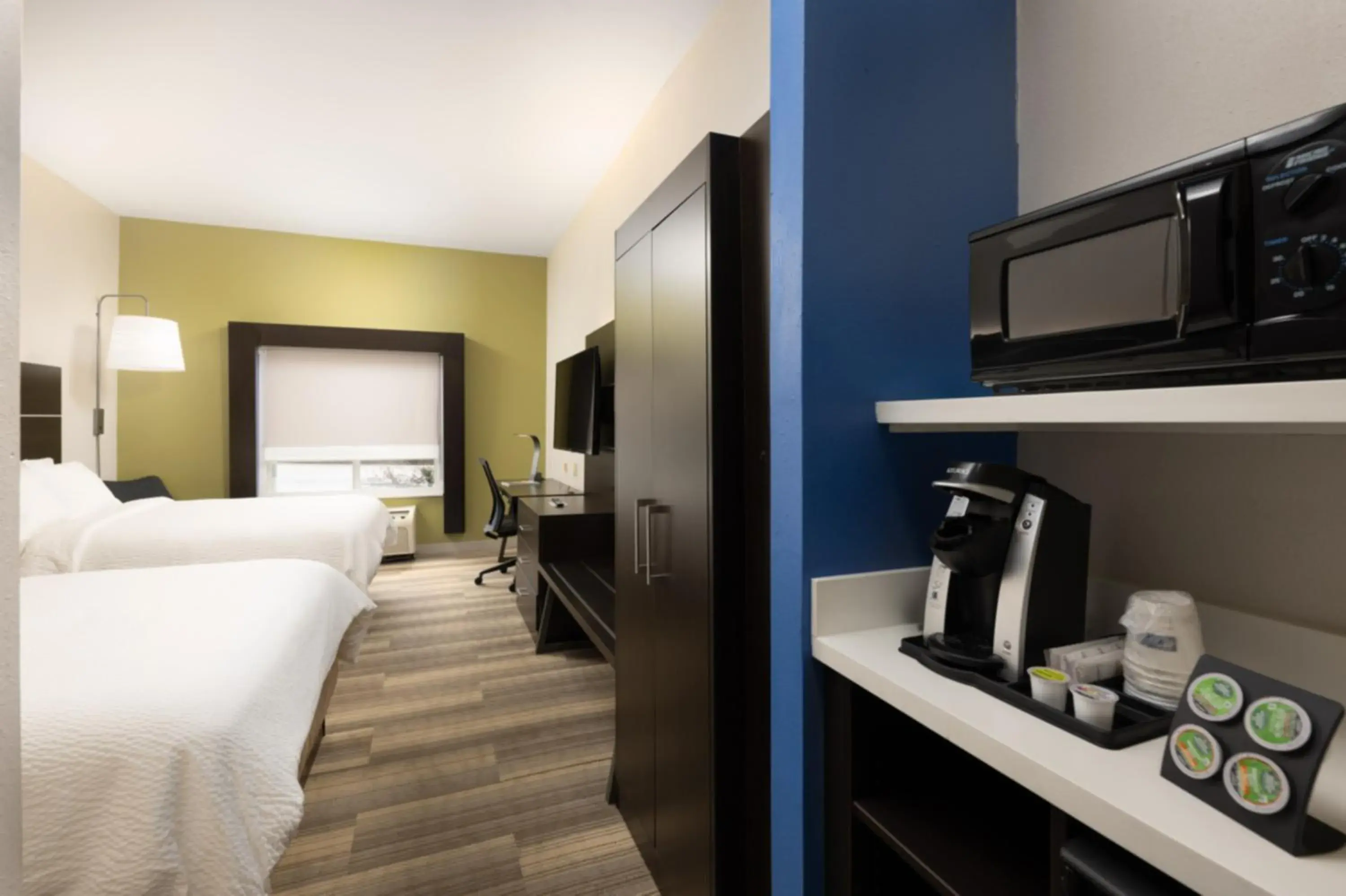 Standard Room with Two Queen Beds in Holiday Inn Express & Suites Chattanooga-Hixson by IHG Standard Room with Two Queen Beds in Holiday Inn Express & Suites Chattanooga-Hixson by IHG