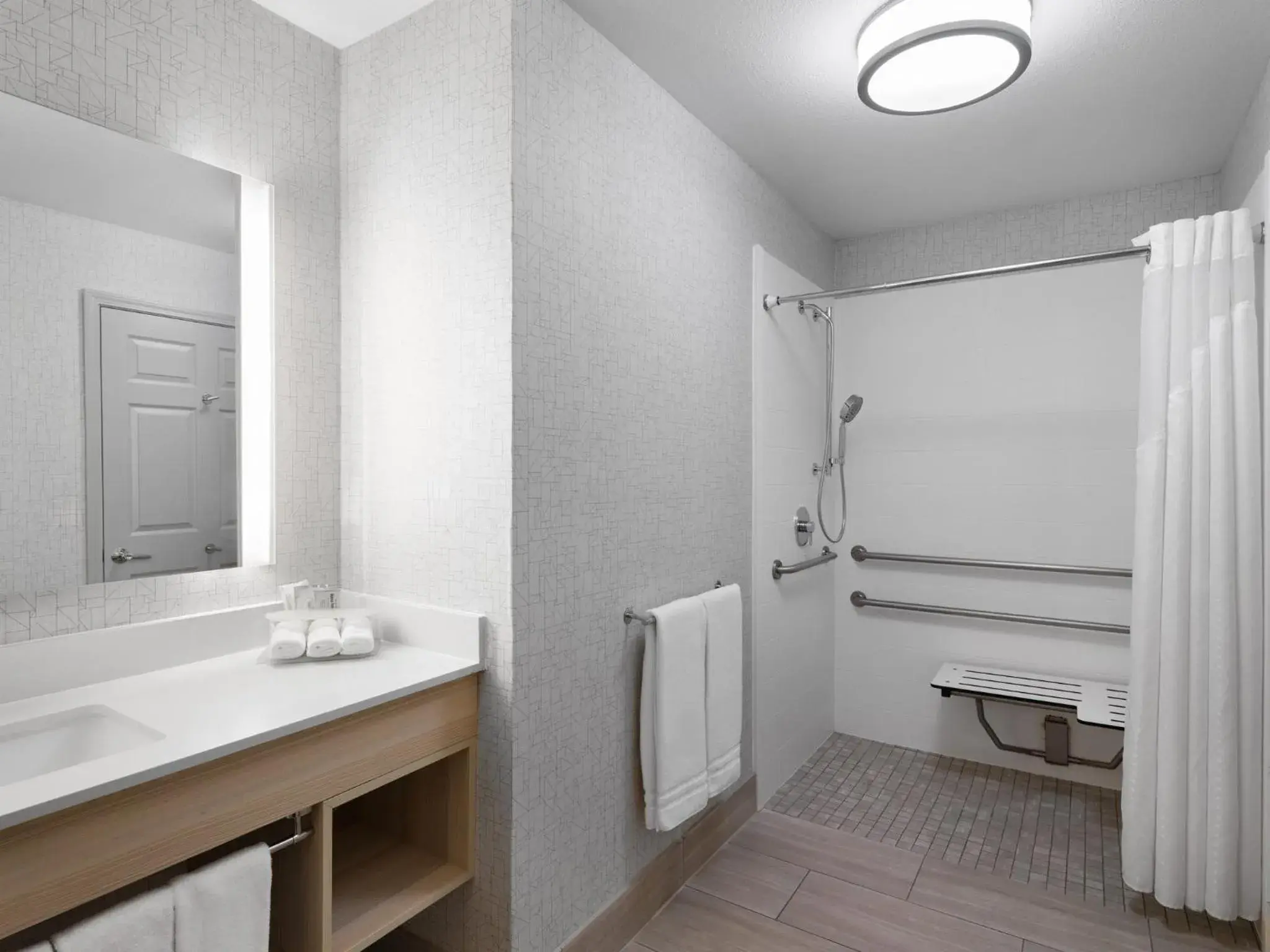 King Room with Fireplace in Holiday Inn Express Fort Bragg by IHG King Room with Fireplace in Holiday Inn Express Fort Bragg by IHG