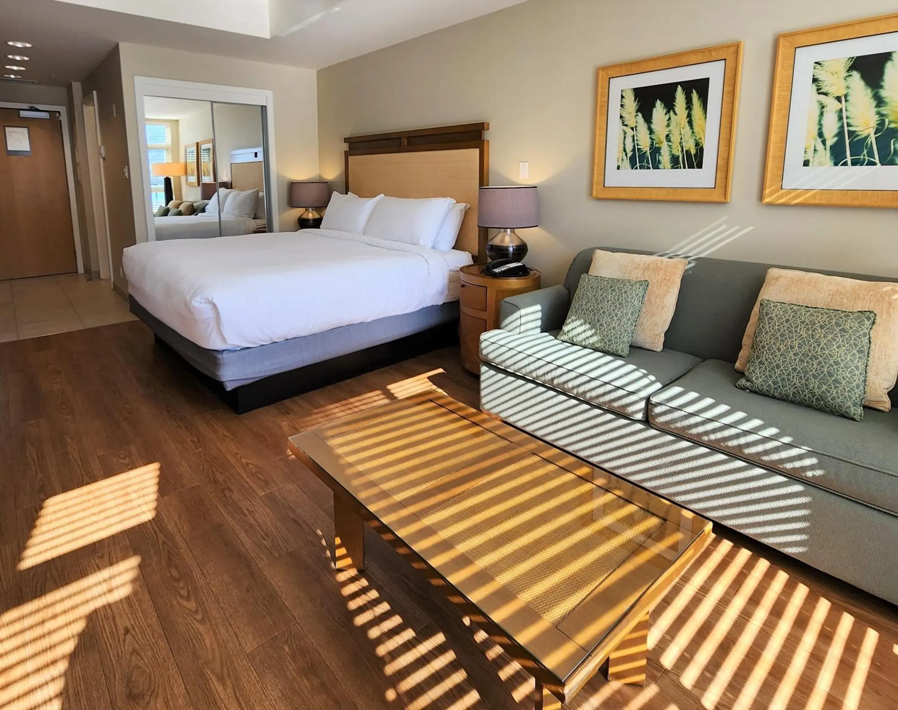 Studio Suite with City View in Watermark Beach Resort Studio Suite with City View in Watermark Beach Resort