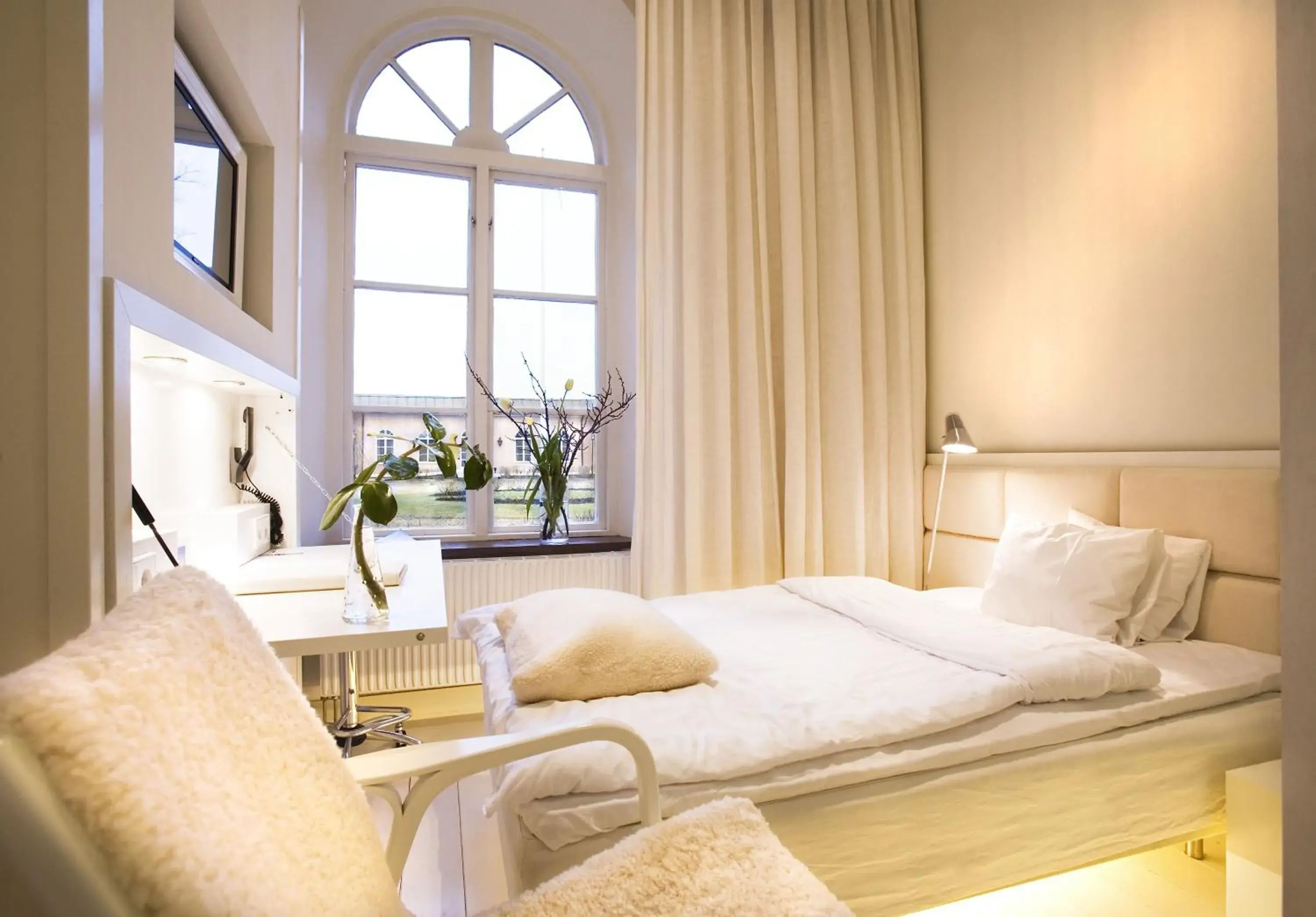 Standard Queen Room - single occupancy in Ulfsunda Slott Standard Queen Room - single occupancy in Ulfsunda Slott