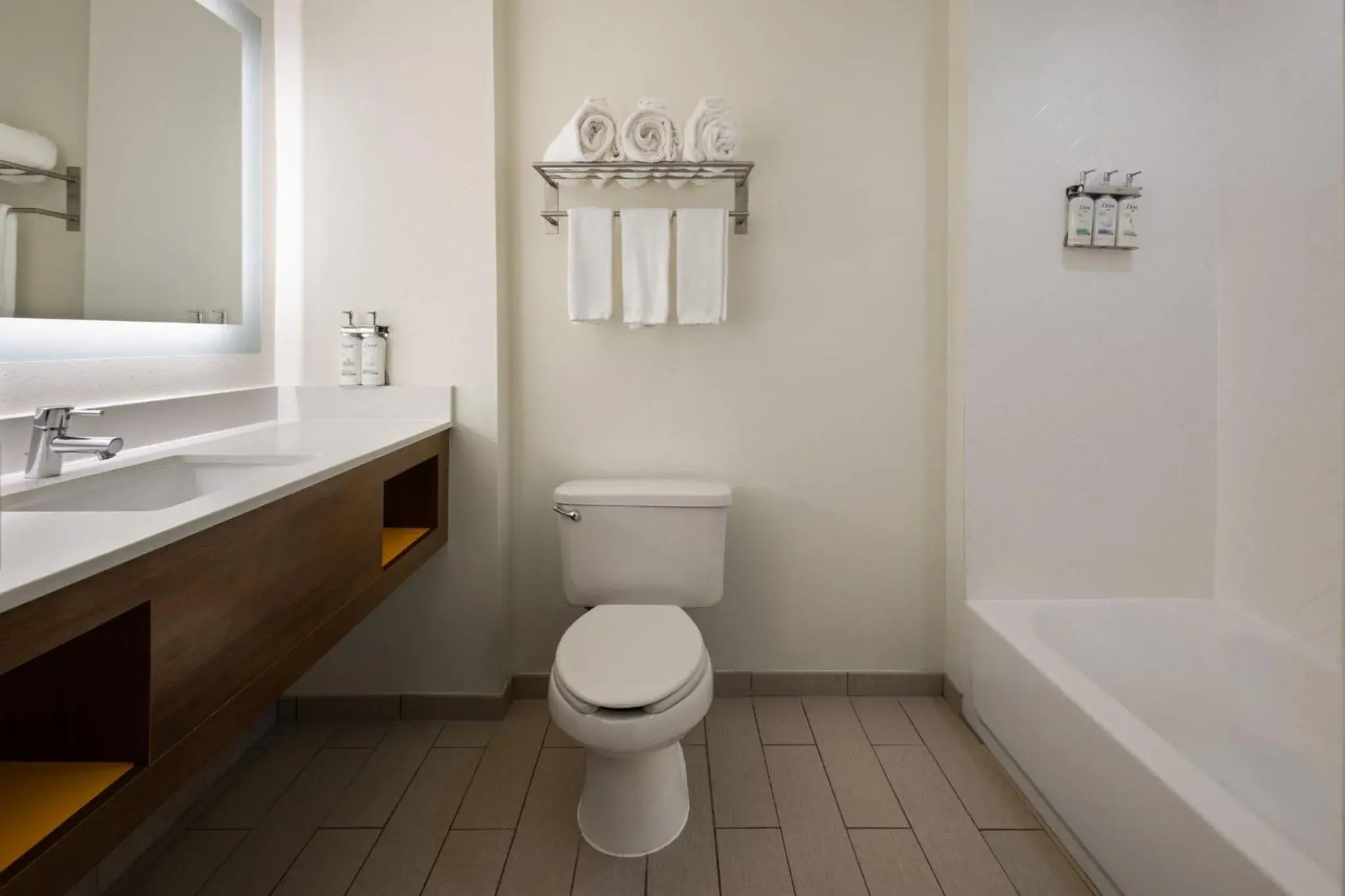 Standard Room with Two Queen Beds in Holiday Inn Pearl - Jackson Area by IHG Standard Room with Two Queen Beds in Holiday Inn Pearl - Jackson Area by IHG