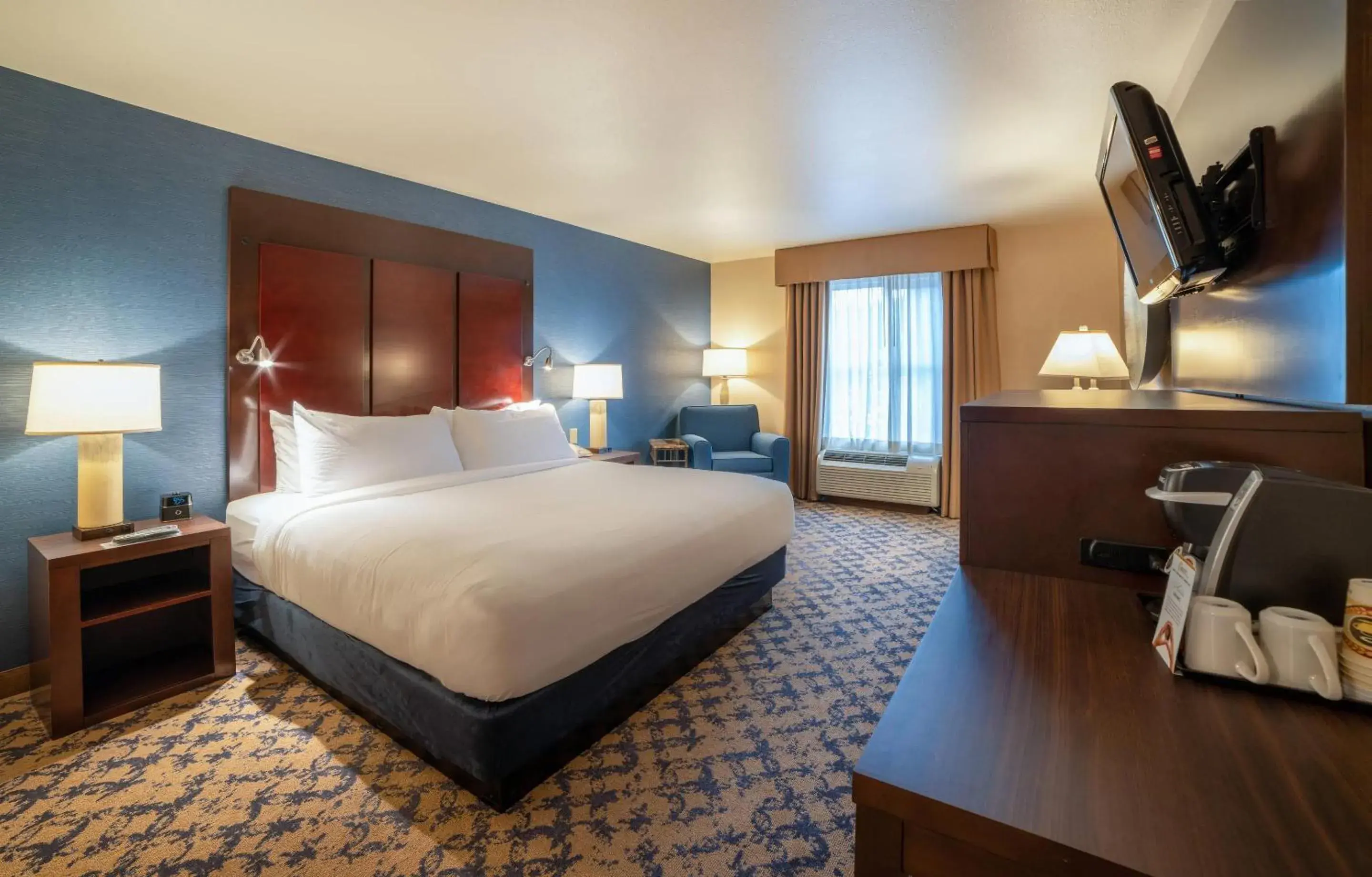 King Room - Accessible/Non-Smoking in Gold Miners Inn Grass Valley, an Ascend Collection Hotel King Room - Accessible/Non-Smoking in Gold Miners Inn Grass Valley, an Ascend Collection Hotel