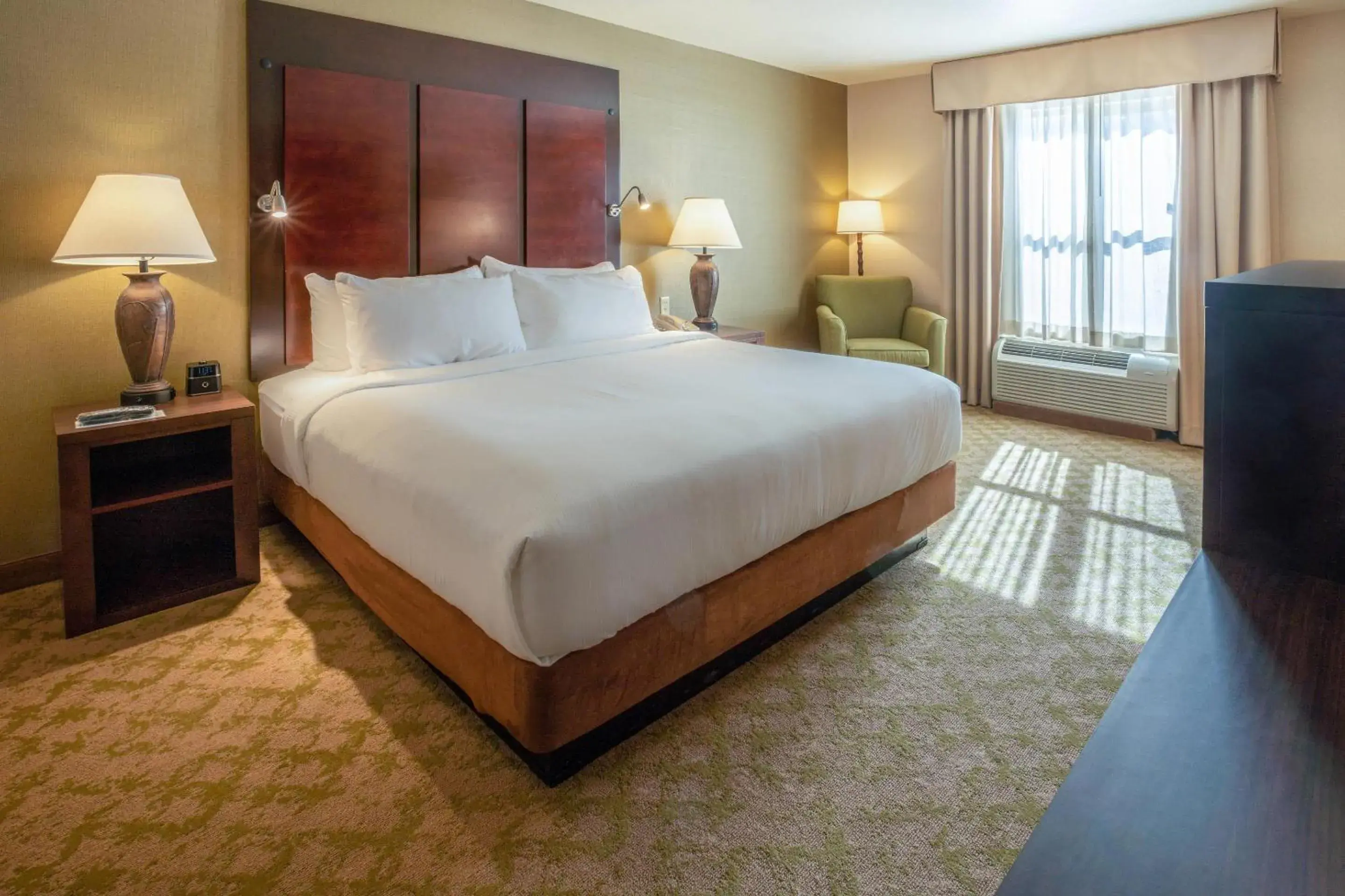 King Room in Gold Miners Inn Grass Valley, an Ascend Collection Hotel King Room in Gold Miners Inn Grass Valley, an Ascend Collection Hotel