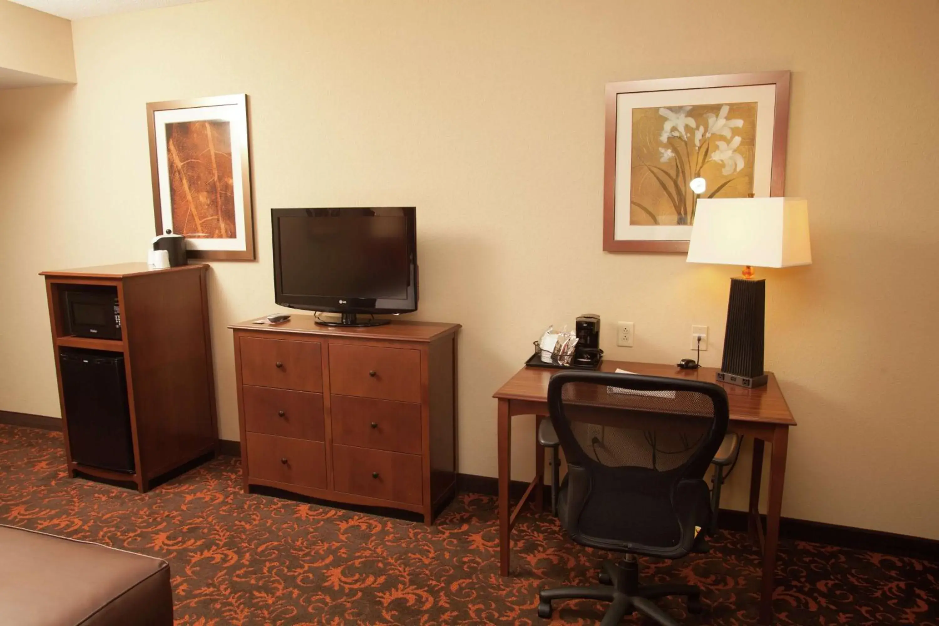 King Room - Hearing Access/Non-Smoking in Hampton Inn Elmira/Horseheads King Room - Hearing Access/Non-Smoking in Hampton Inn Elmira/Horseheads