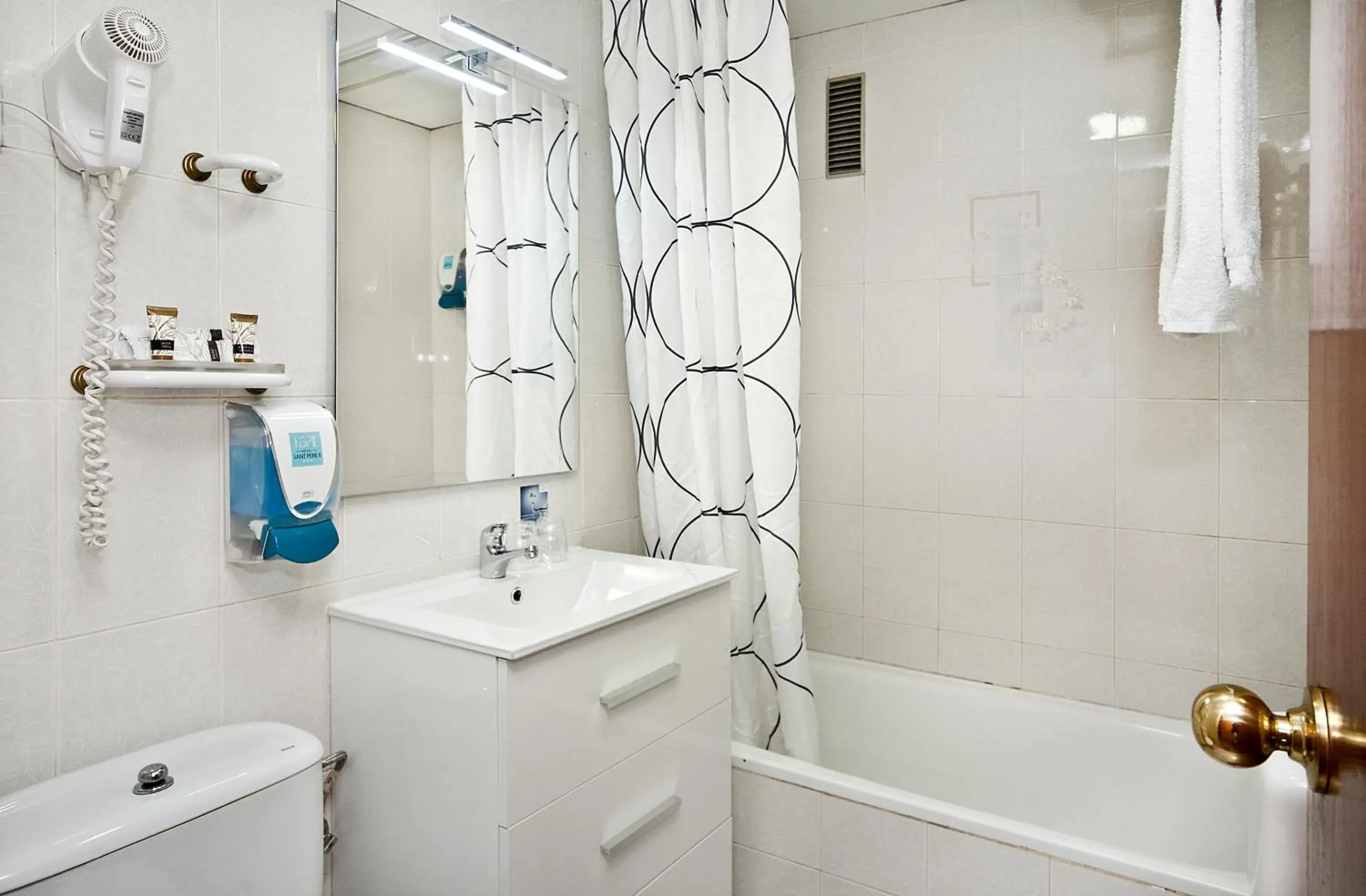 Standard Twin Room in HOTEL SANT PERE ll HSPII Standard Twin Room in HOTEL SANT PERE ll HSPII