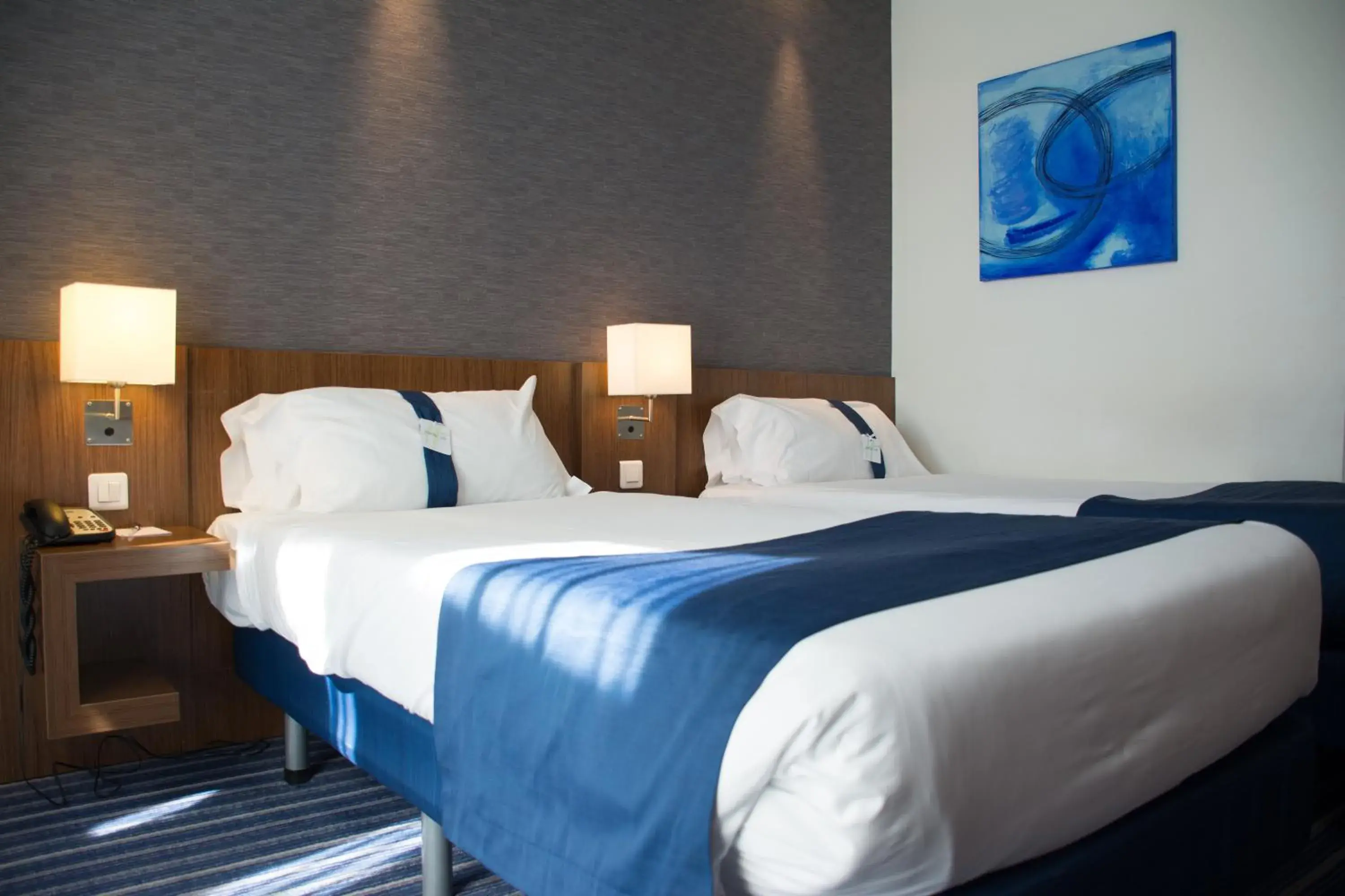 Standard Twin Room with Free Breakfast - Smoking in Holiday Inn Express Madrid Leganes by IHG Standard Twin Room with Free Breakfast - Smoking in Holiday Inn Express Madrid Leganes by IHG