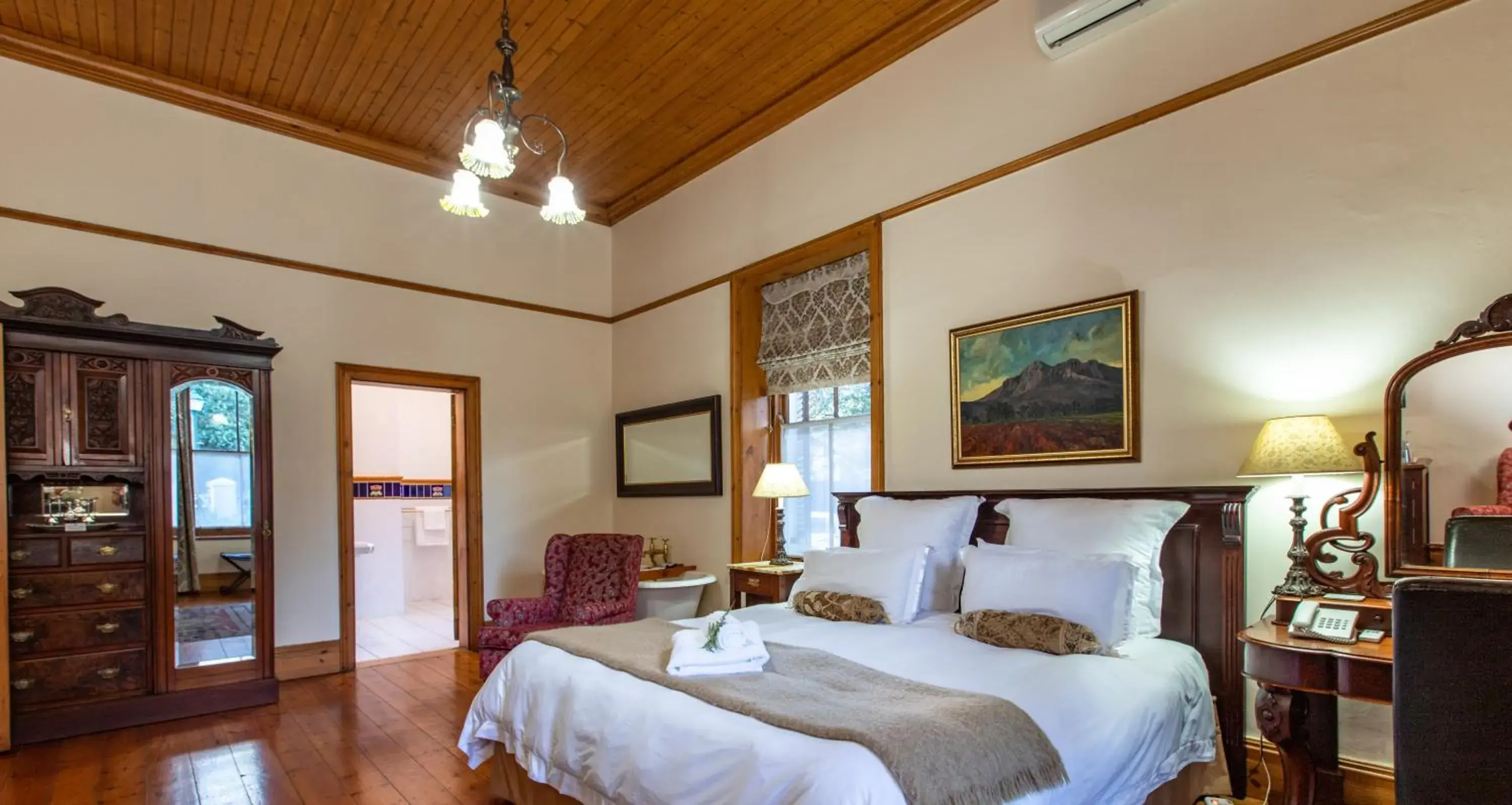 Premier King Room - single occupancy in Evergreen Manor and Spa Premier King Room - single occupancy in Evergreen Manor and Spa