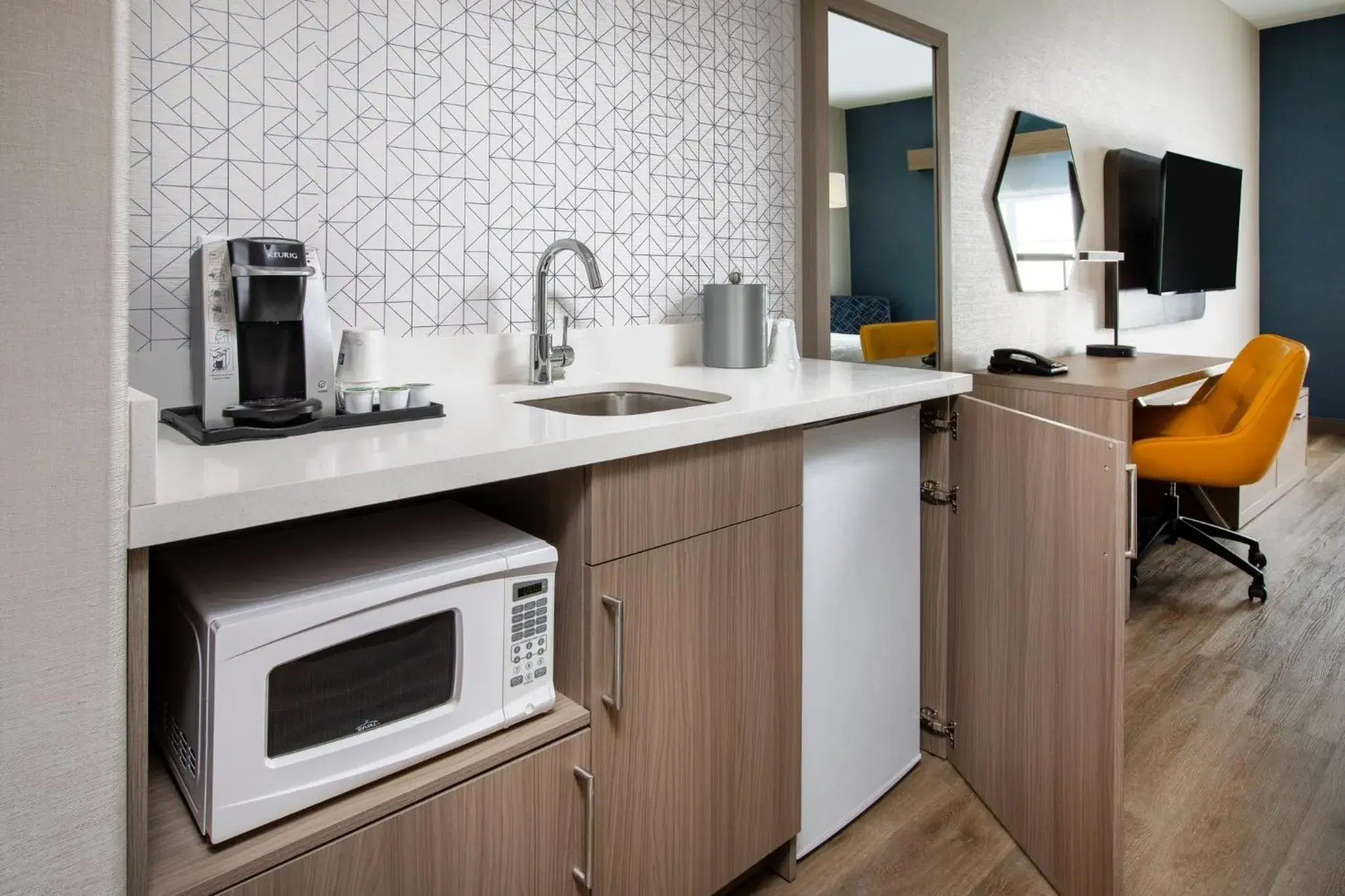 Standard Room with Two Queen Beds in Holiday Inn Express & Suites Lathrop by IHG Standard Room with Two Queen Beds in Holiday Inn Express & Suites Lathrop by IHG