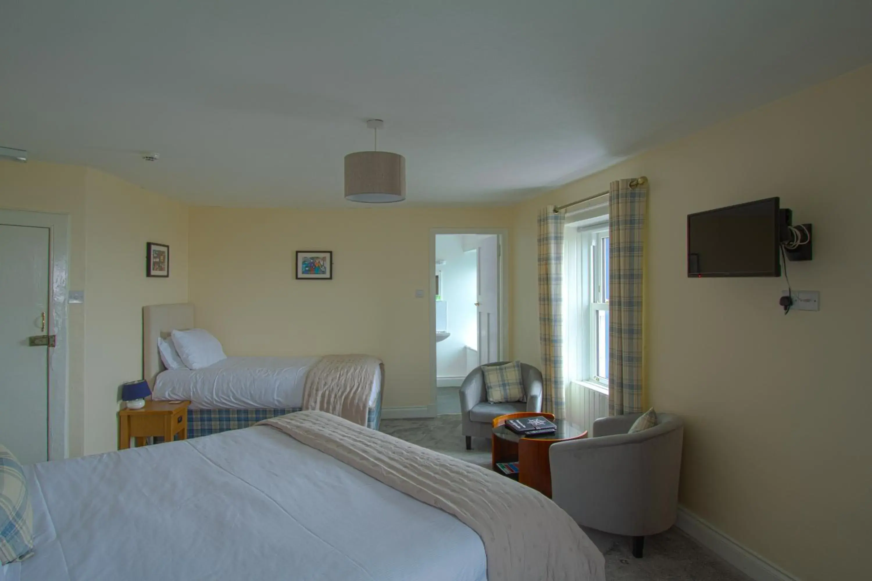 Family Room with Sea View - single occupancy in The Harbour Inn Family Room with Sea View - single occupancy in The Harbour Inn