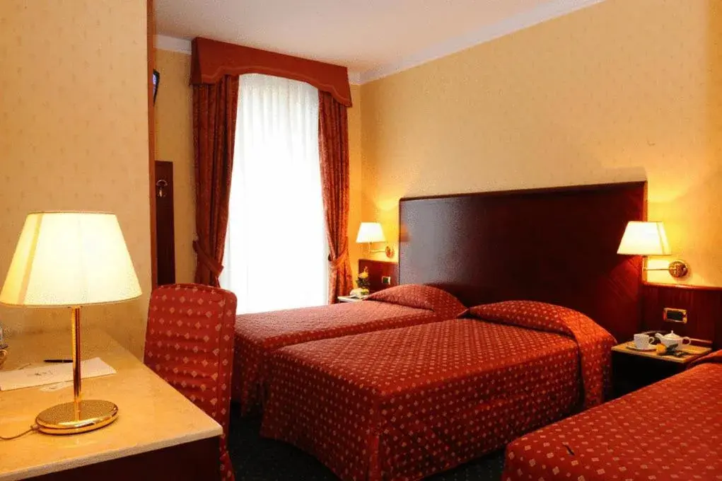 Triple Room in Hotel La Spia D'Italia Triple Room in Hotel La Spia D'Italia