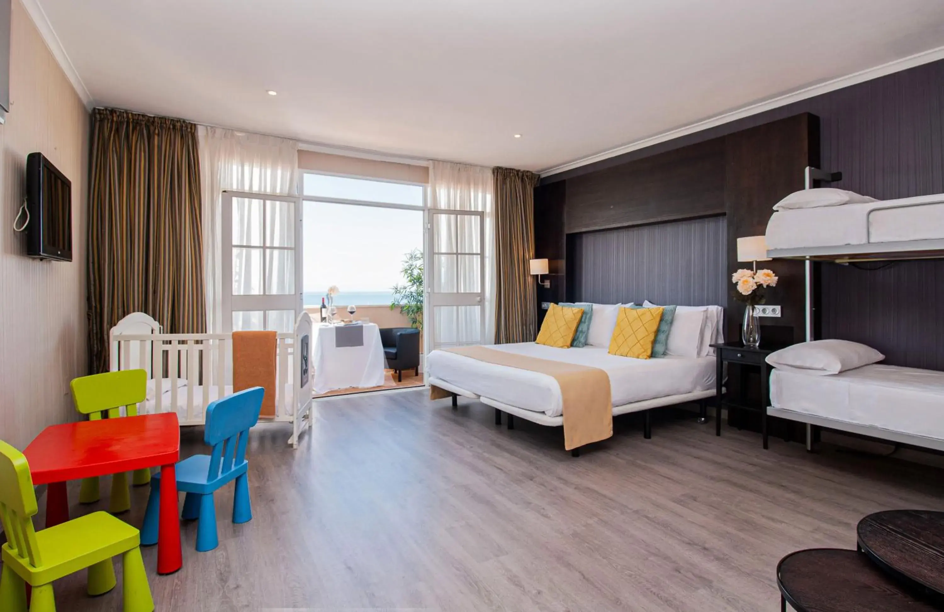 Family Room in Oh Nice Ulises Ceuta Family Room in Oh Nice Ulises Ceuta