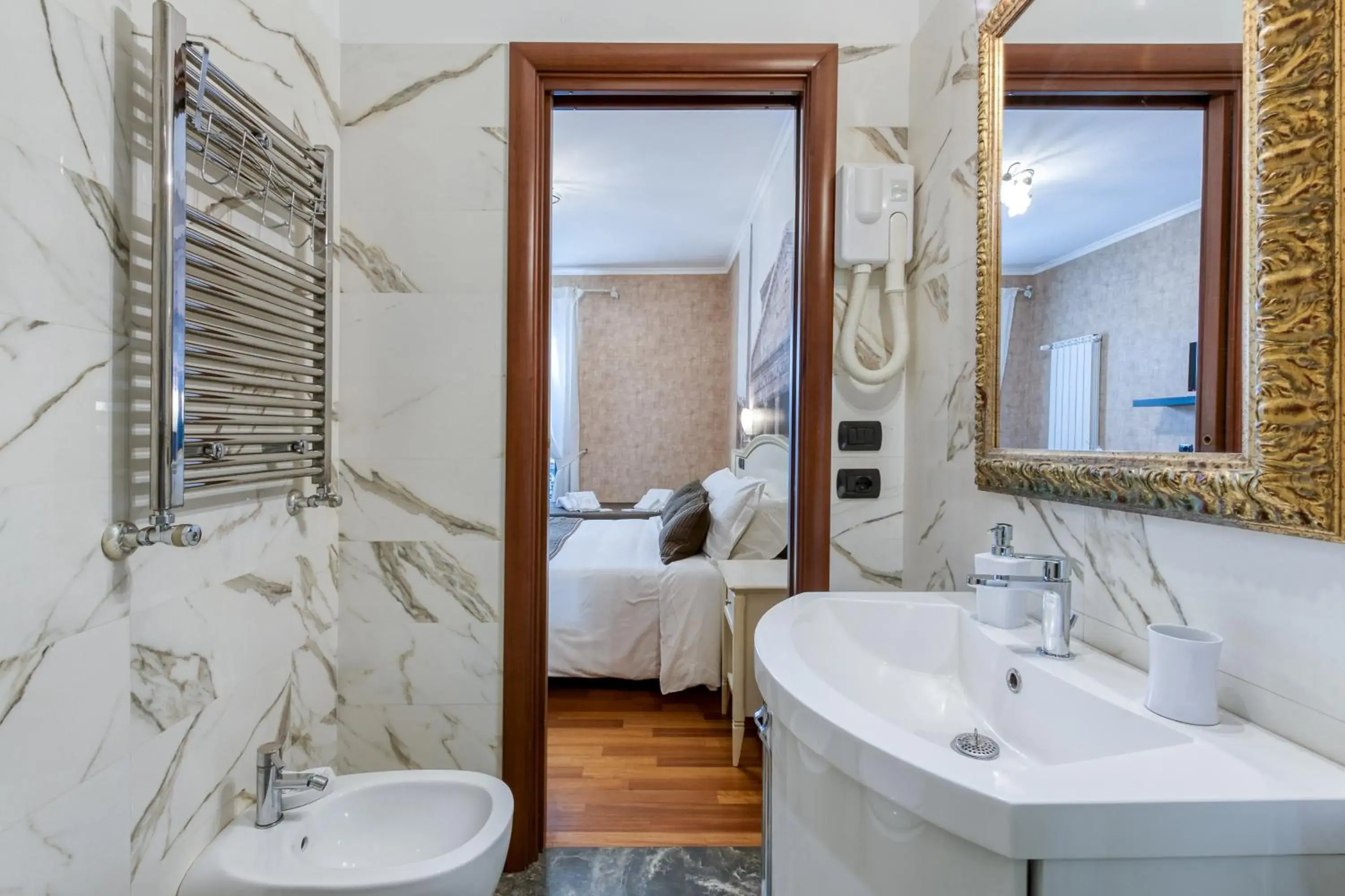 Double or Twin Room in Le Suite Downtown Double or Twin Room in Le Suite Downtown