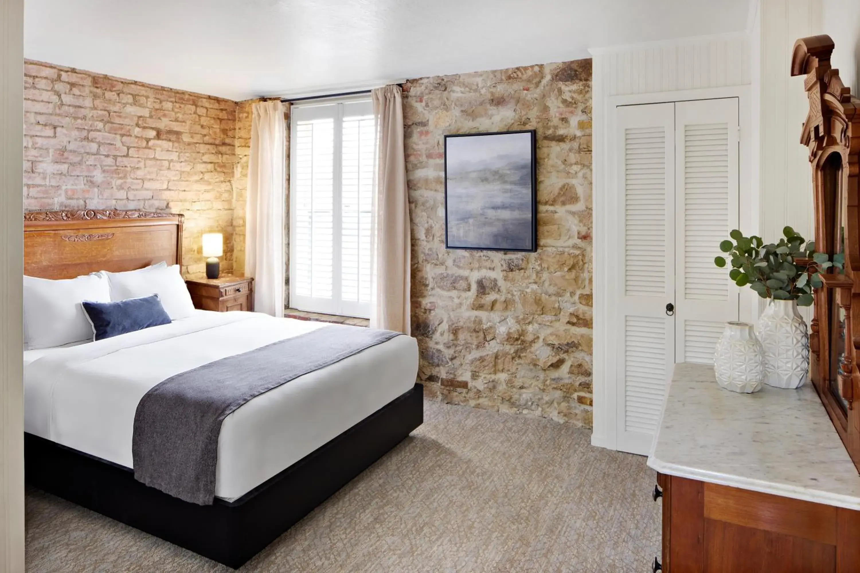 Petite Queen in Maison Fleurie, A Four Sisters Inn Petite Queen in Maison Fleurie, A Four Sisters Inn