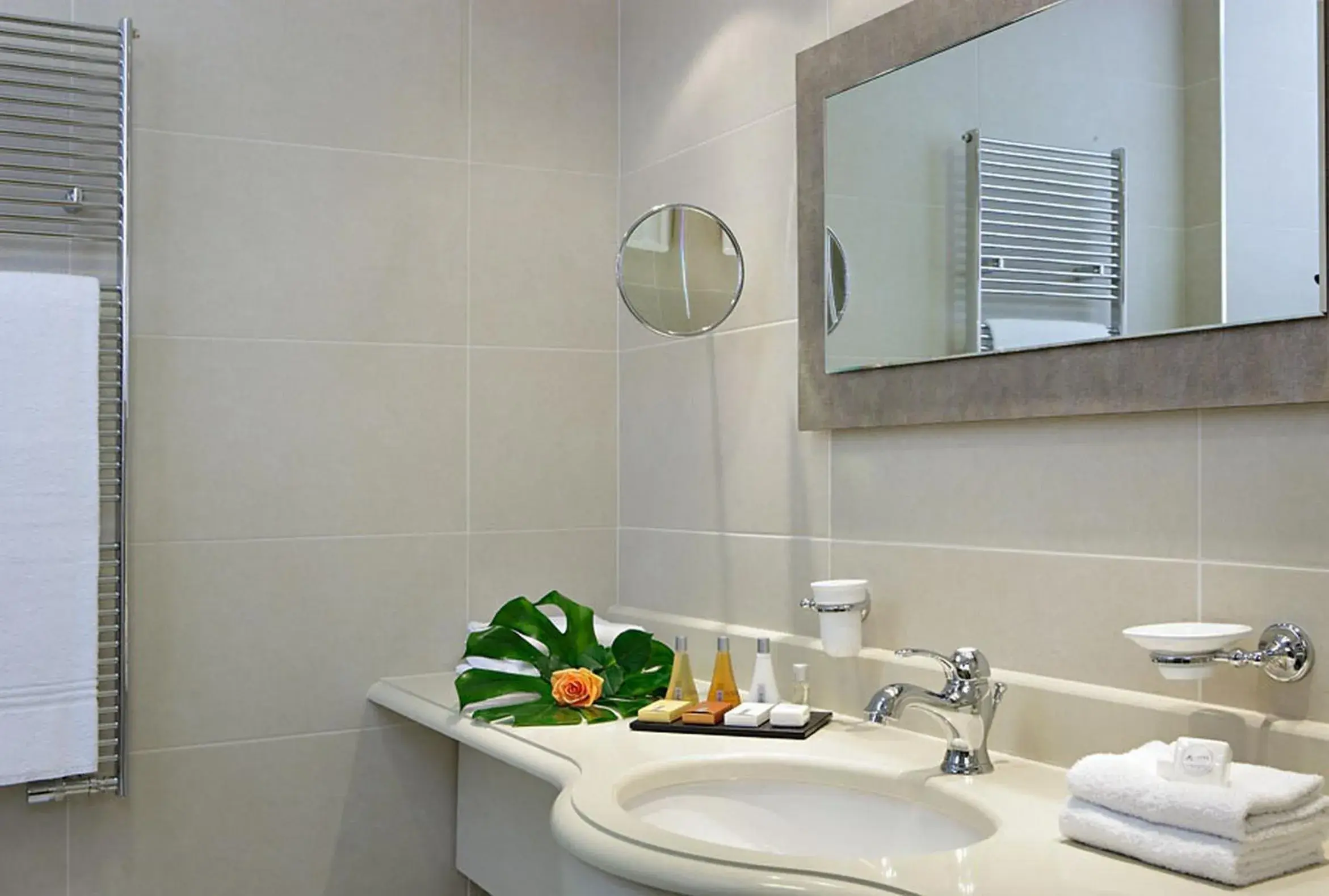 Classic Triple Room in Just Hotel Lomazzo Fiera Classic Triple Room in Just Hotel Lomazzo Fiera