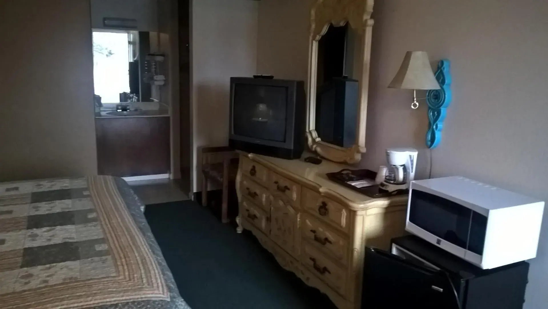 Deluxe Double Room - single occupancy in Dogwood Motel Deluxe Double Room - single occupancy in Dogwood Motel