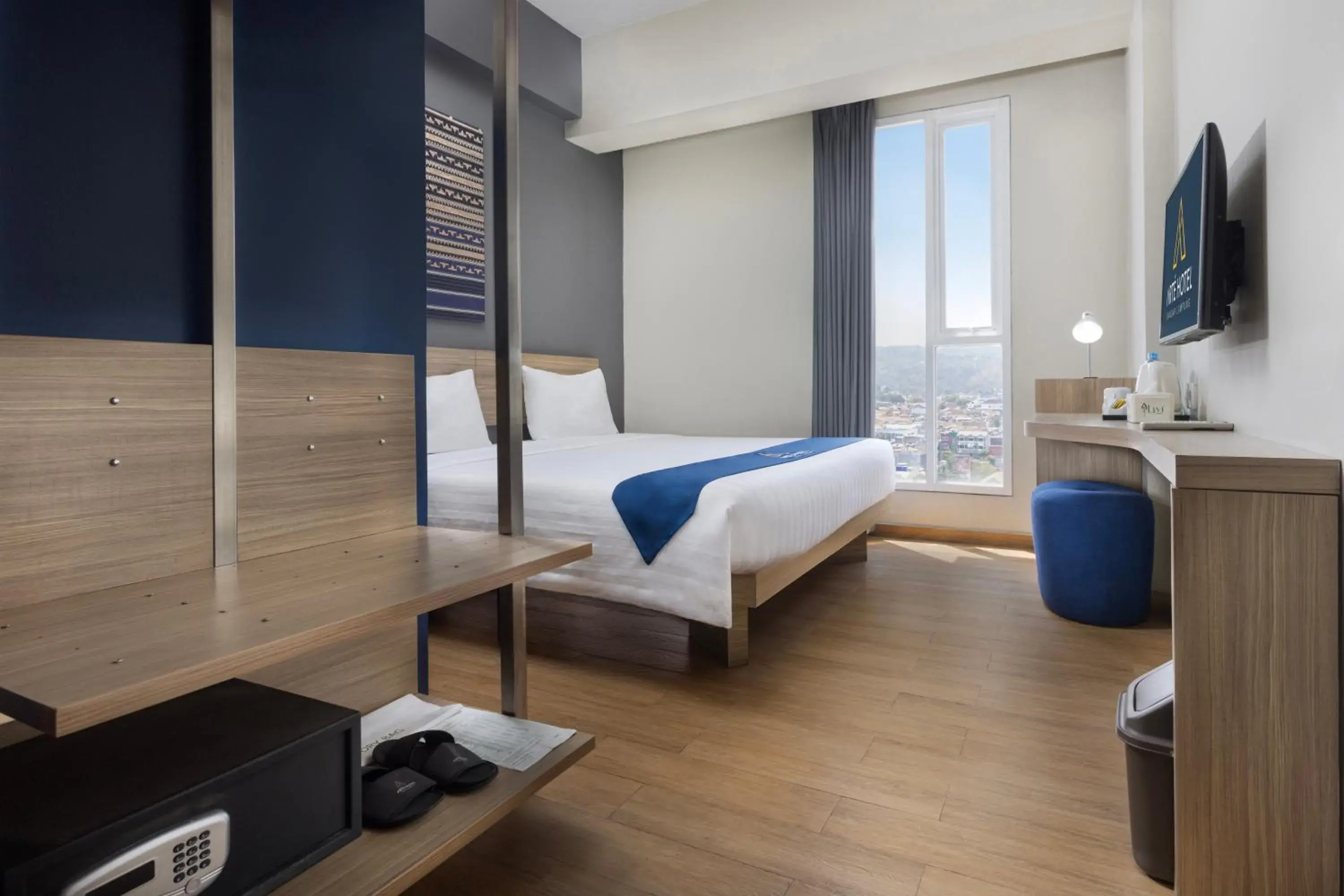 Superior Double Room in Whiz Prime Hotel Ahmad Yani Lampung Superior Double Room in Whiz Prime Hotel Ahmad Yani Lampung