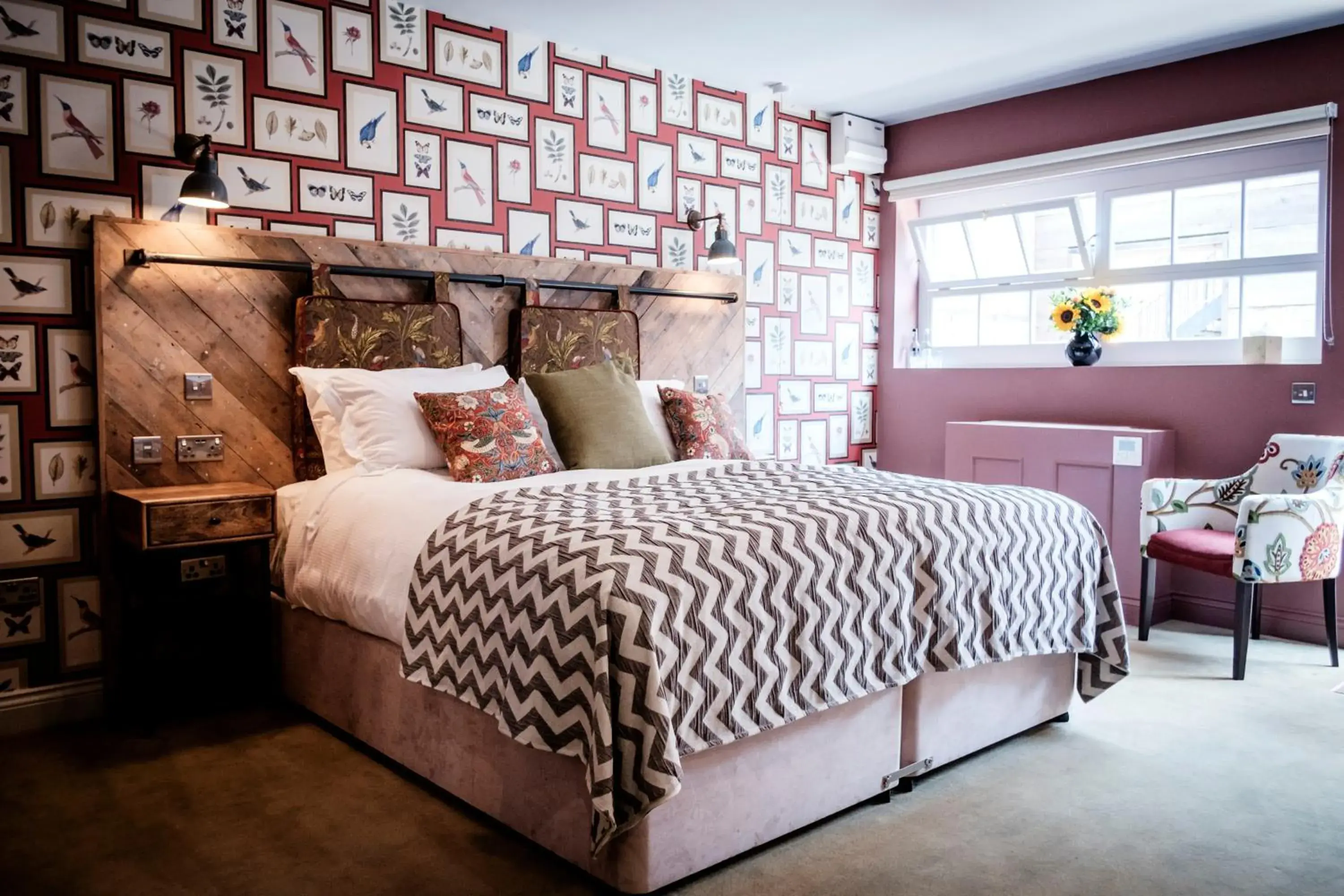 Deluxe King/Twin Room in The Queen's Head Deluxe King/Twin Room in The Queen's Head