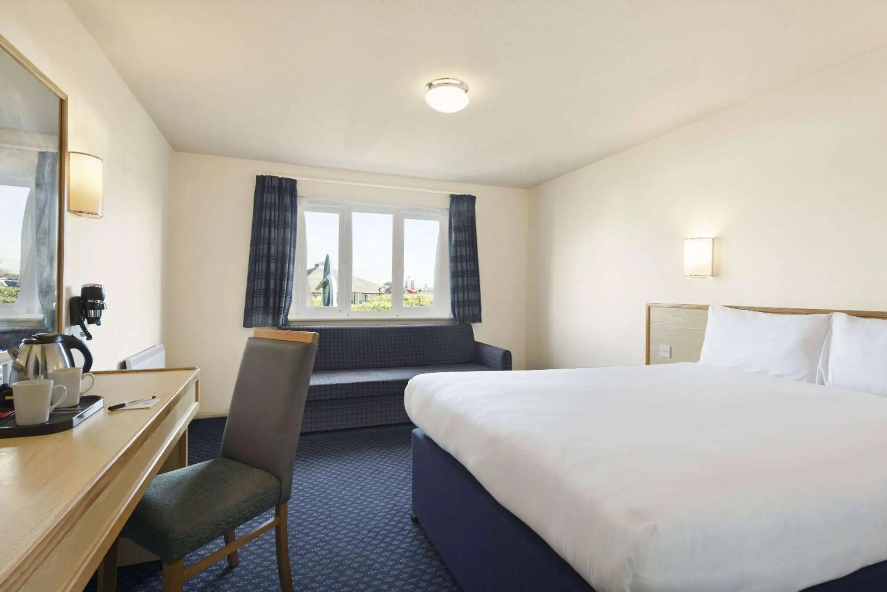 Double Room with Sofa Bed and Pull-out Bed in Days Inn Sutton Scotney North Double Room with Sofa Bed and Pull-out Bed in Days Inn Sutton Scotney North