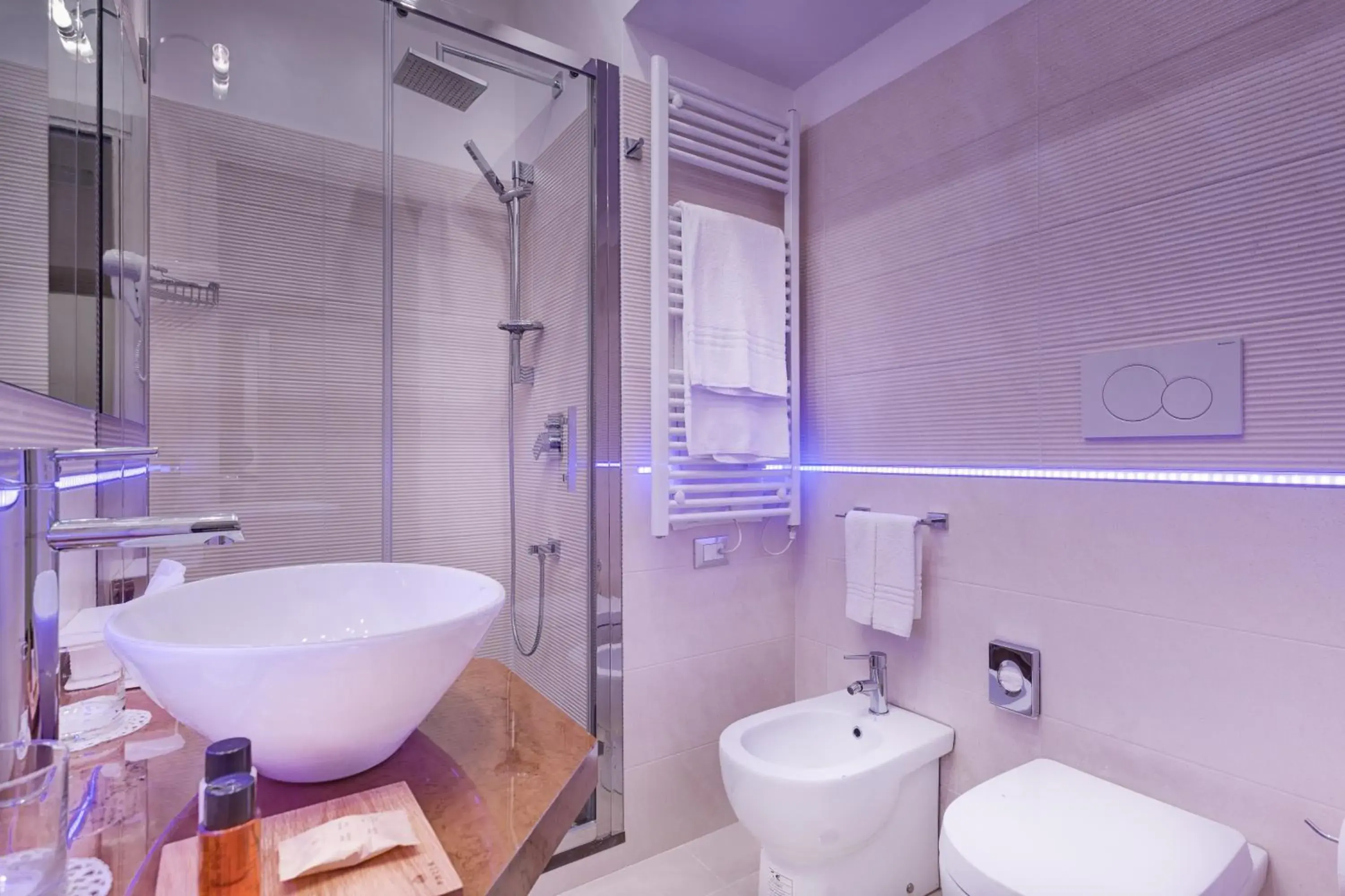 Double or Twin Room with Extra Bed in Shali Luxury Suite Spagna Double or Twin Room with Extra Bed in Shali Luxury Suite Spagna