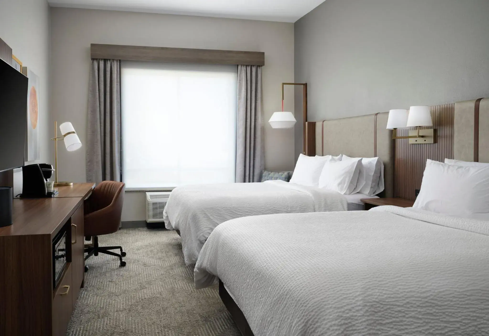 Standard Room with Two Queen Beds in Holiday Inn Meridian East I 59 / I 20 Standard Room with Two Queen Beds in Holiday Inn Meridian East I 59 / I 20