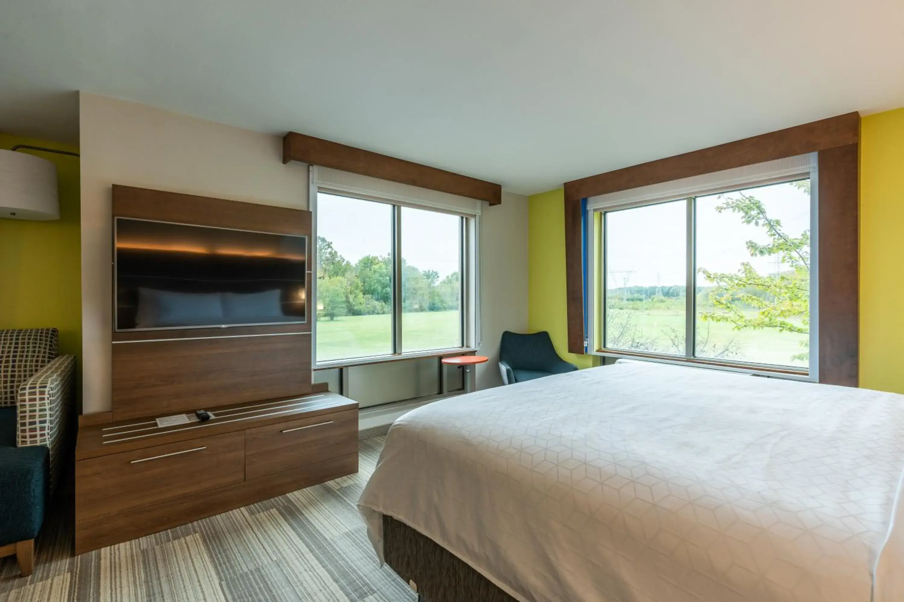 Standard King Room with Sofa Bed in Holiday Inn Express Hotel & Suites Memphis/Germantown by IHG Standard King Room with Sofa Bed in Holiday Inn Express Hotel & Suites Memphis/Germantown by IHG