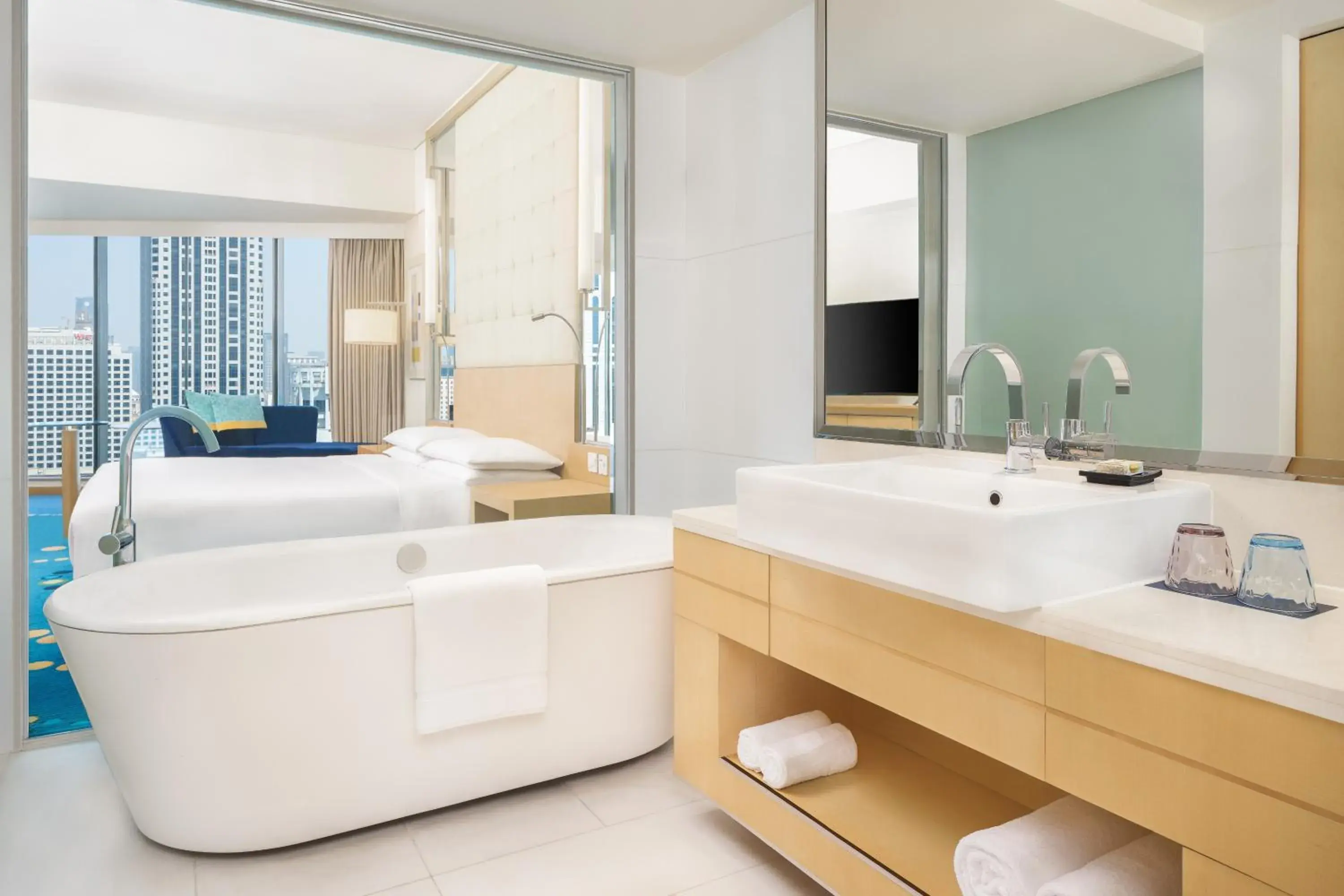 Bund River View Club King Room - single occupancy in Renaissance Shanghai Yu Garden Hotel on the Bund Bund River View Club King Room - single occupancy in Renaissance Shanghai Yu Garden Hotel on the Bund