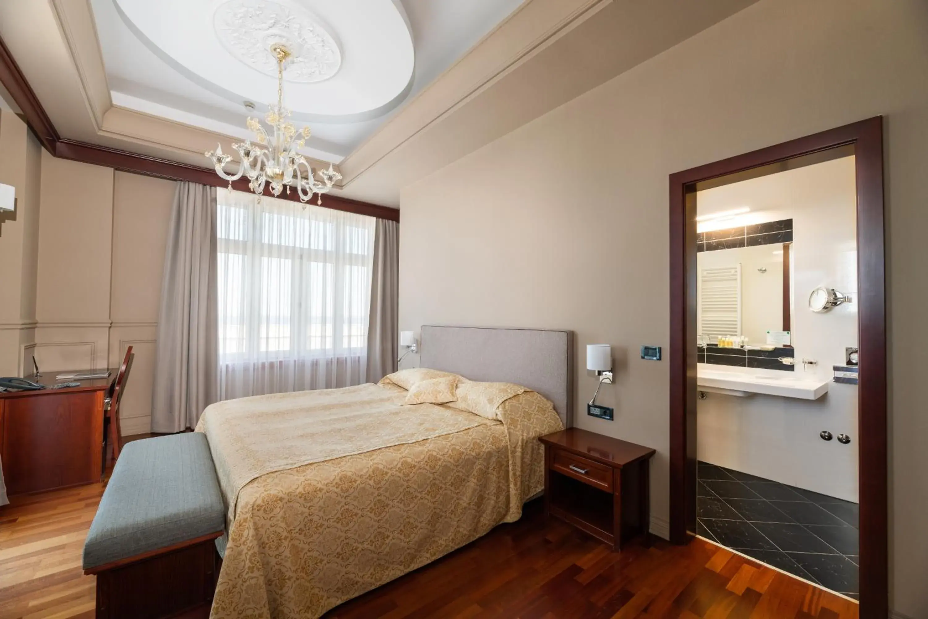 Junior Suite - single occupancy in BO Hotel Palazzo Junior Suite - single occupancy in BO Hotel Palazzo