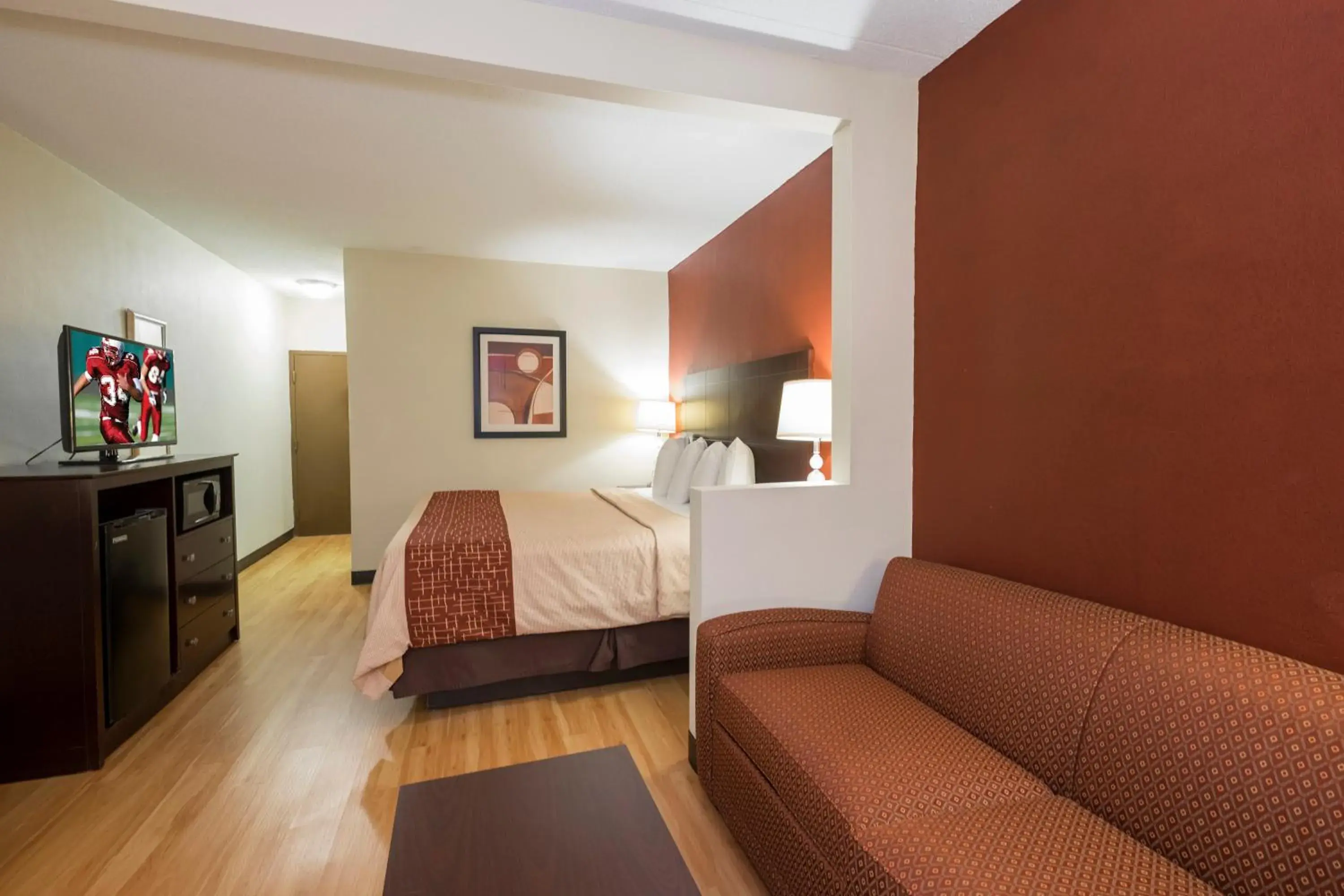 Superior King Suite - Smoking in Red Roof Inn & Suites Cincinnati North-Mason Superior King Suite - Smoking in Red Roof Inn & Suites Cincinnati North-Mason