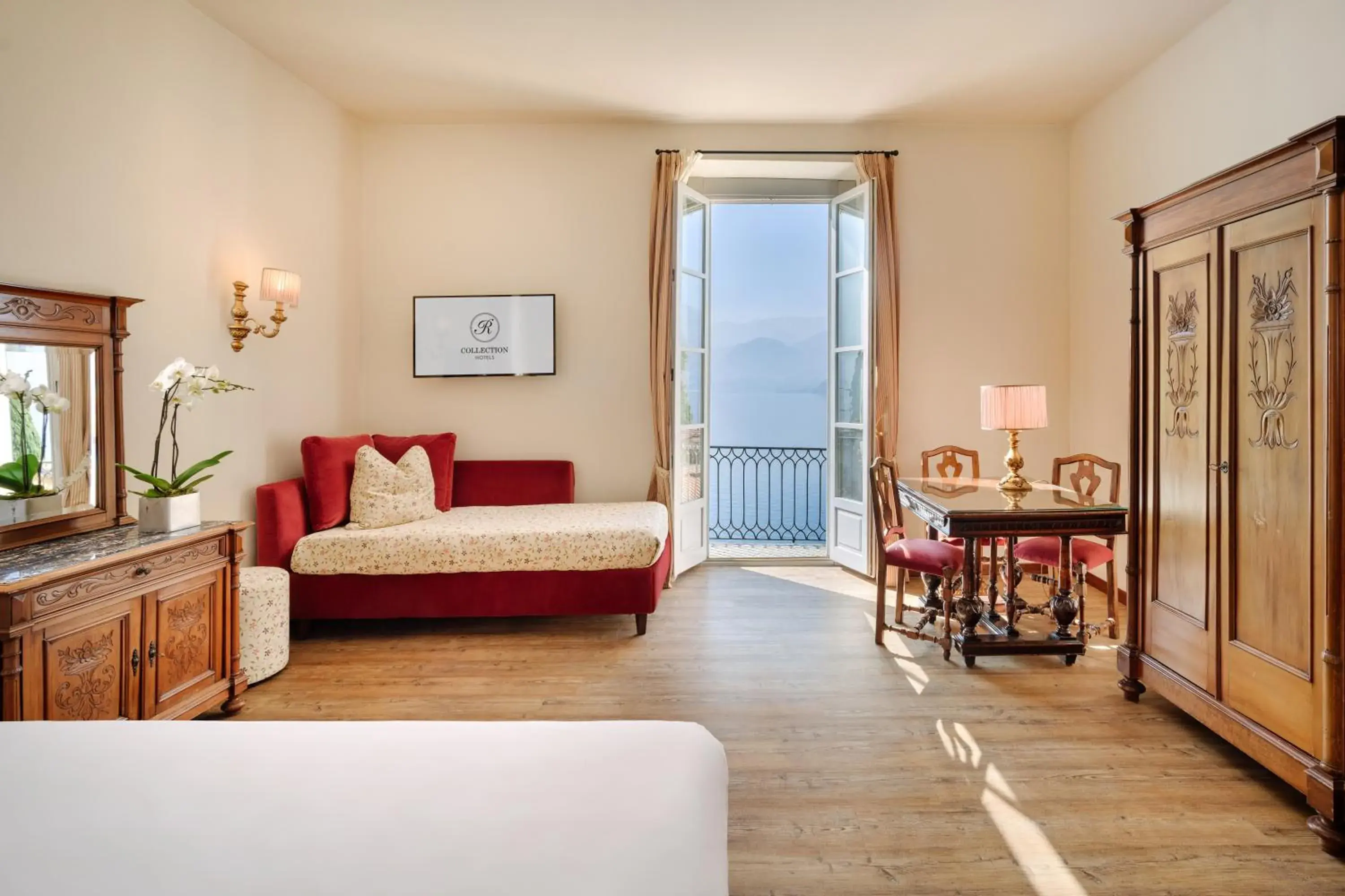 Junior Suite with Lake View in Hotel Royal Victoria, by R Collection Hotels Junior Suite with Lake View in Hotel Royal Victoria, by R Collection Hotels