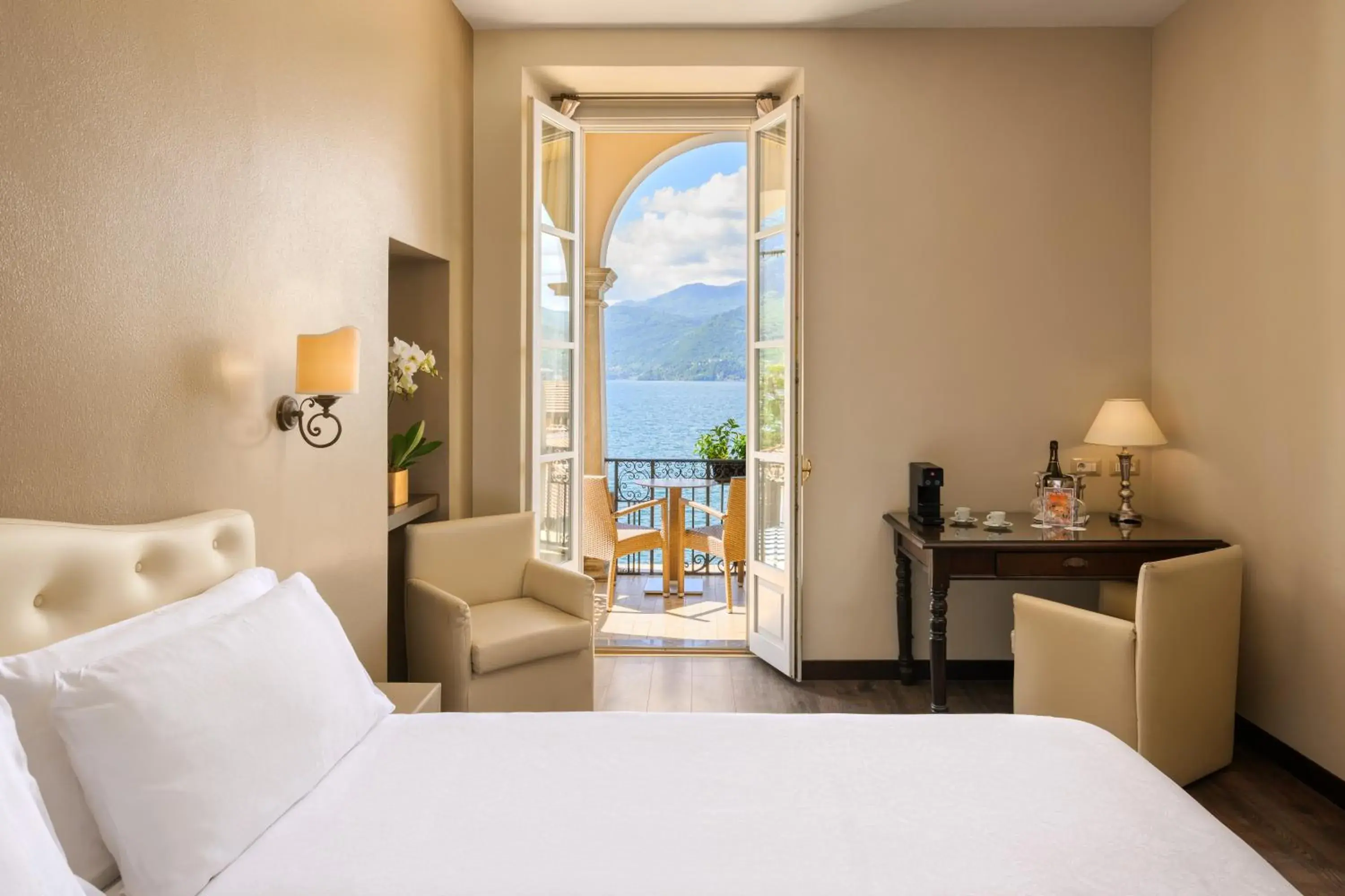 Double Room with Balcony in Hotel Royal Victoria, by R Collection Hotels Double Room with Balcony in Hotel Royal Victoria, by R Collection Hotels