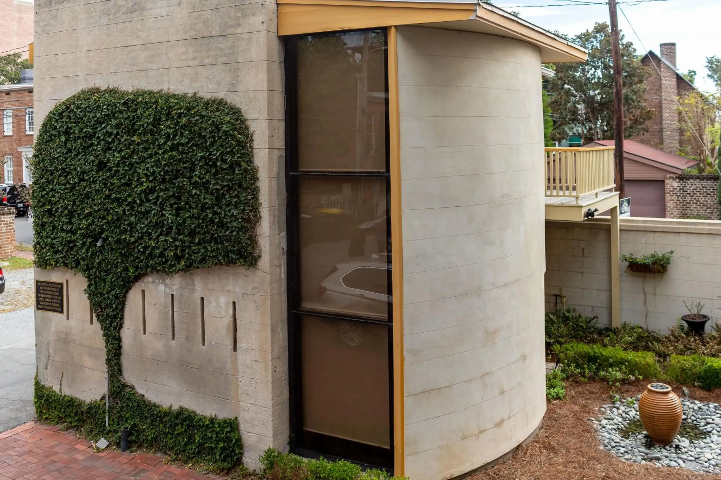 The Carriage House - Superior Queen in The Gastonian, Historic Inns of Savannah Collection The Carriage House - Superior Queen in The Gastonian, Historic Inns of Savannah Collection