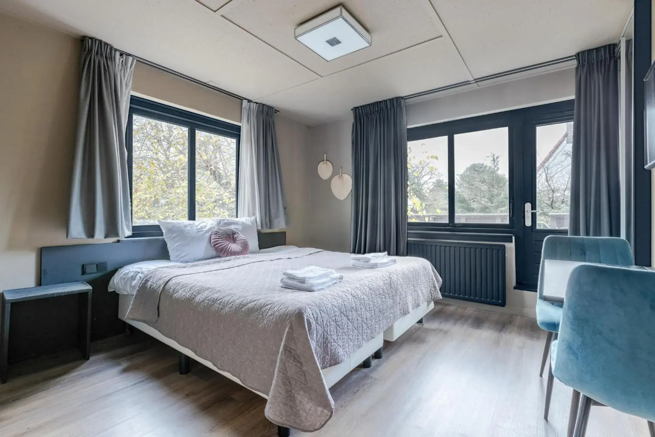 Twin Room with Private Bathroom in Hotel Zee Bergen Twin Room with Private Bathroom in Hotel Zee Bergen