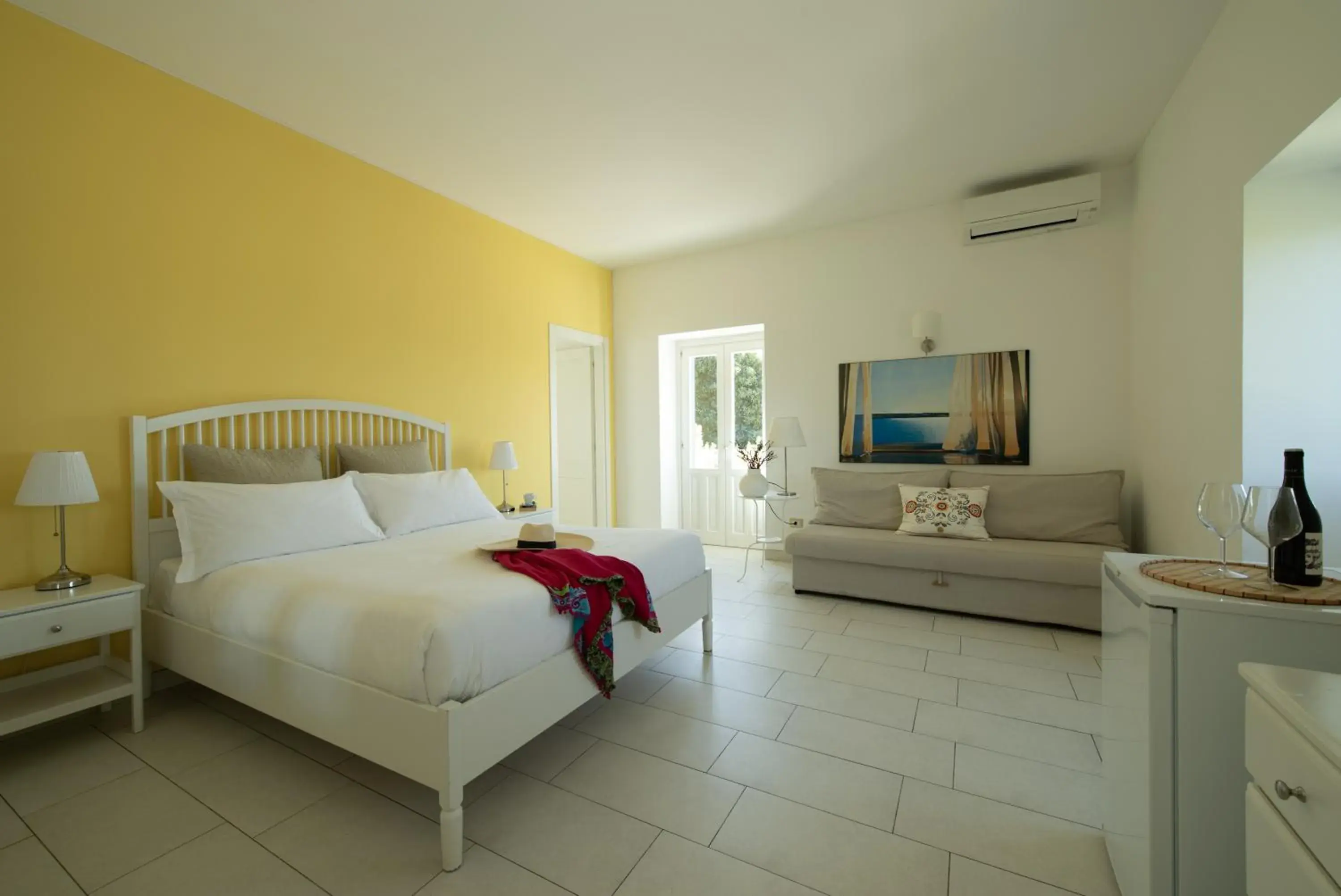 Deluxe Double Room with Balcony in Isola Charm B&B - A Historic Villa near Punta Del Pero Beach Deluxe Double Room with Balcony in Isola Charm B&B - A Historic Villa near Punta Del Pero Beach
